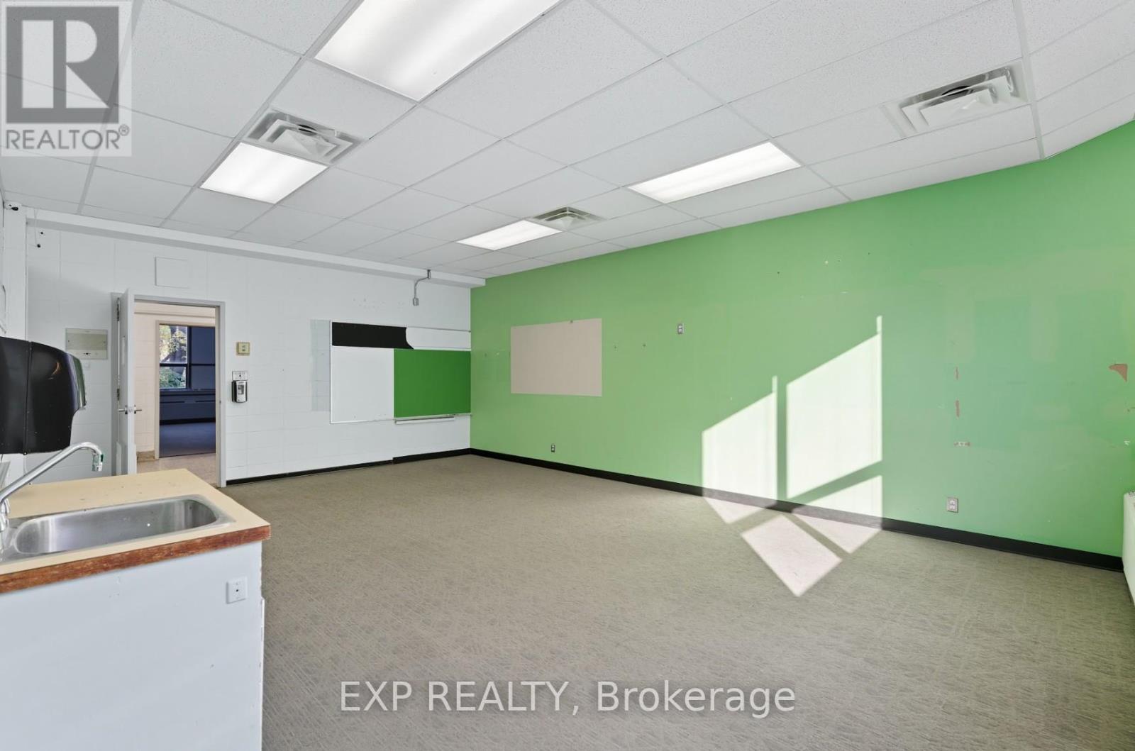 2nd & 3rd Floor - 641 Sladen Avenue, Ottawa, Ontario  K1K 0X4 - Photo 31 - X12496692