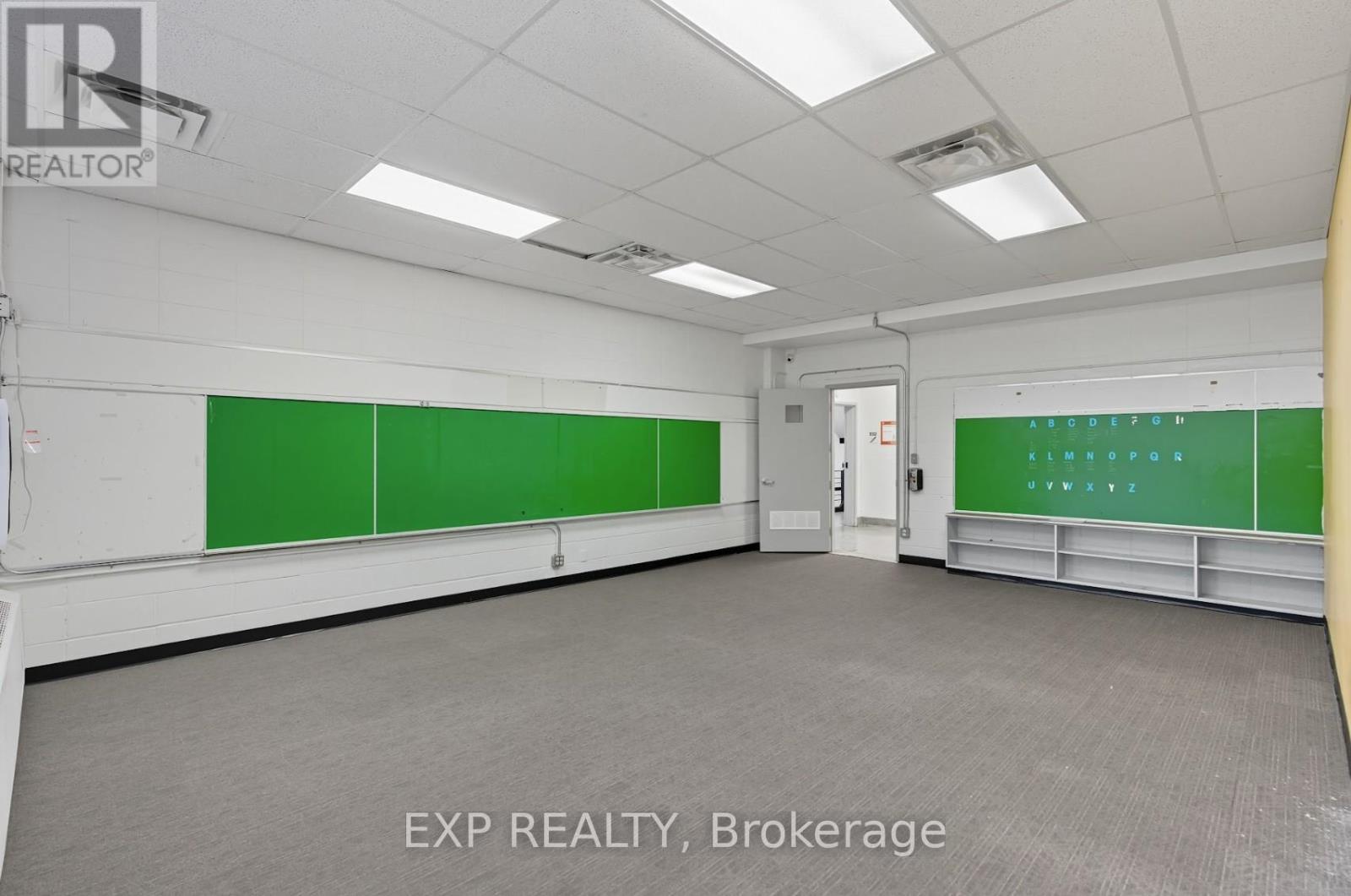 2nd & 3rd Floor - 641 Sladen Avenue, Ottawa, Ontario  K1K 0X4 - Photo 38 - X12496692