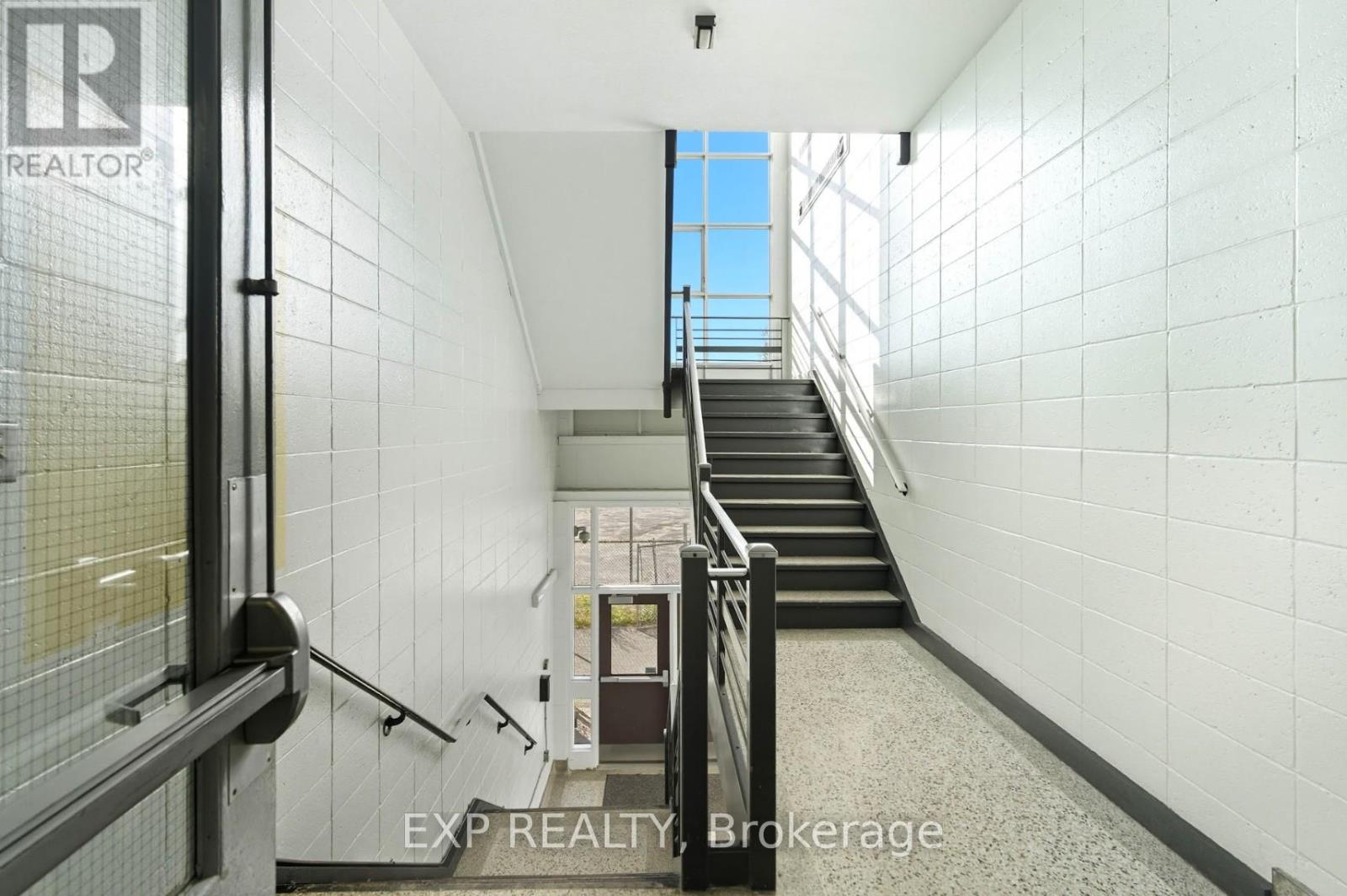 2nd & 3rd Floor - 641 Sladen Avenue, Ottawa, Ontario  K1K 0X4 - Photo 42 - X12496692
