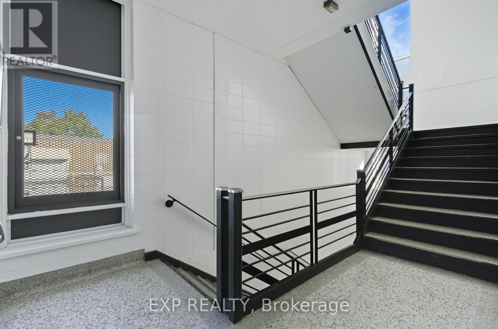 2nd & 3rd Floor - 641 Sladen Avenue, Ottawa, Ontario  K1K 0X4 - Photo 48 - X12496692