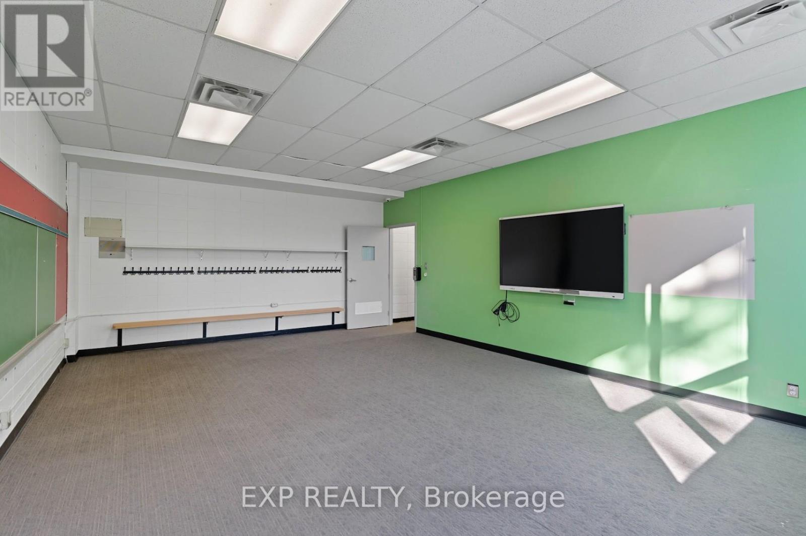 2nd & 3rd Floor - 641 Sladen Avenue, Ottawa, Ontario  K1K 0X4 - Photo 9 - X12496692