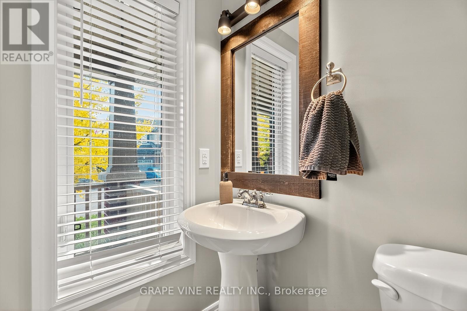 232 Burnaby Drive, Ottawa, Ontario  K2S 0J9 - Photo 6 - X12496732