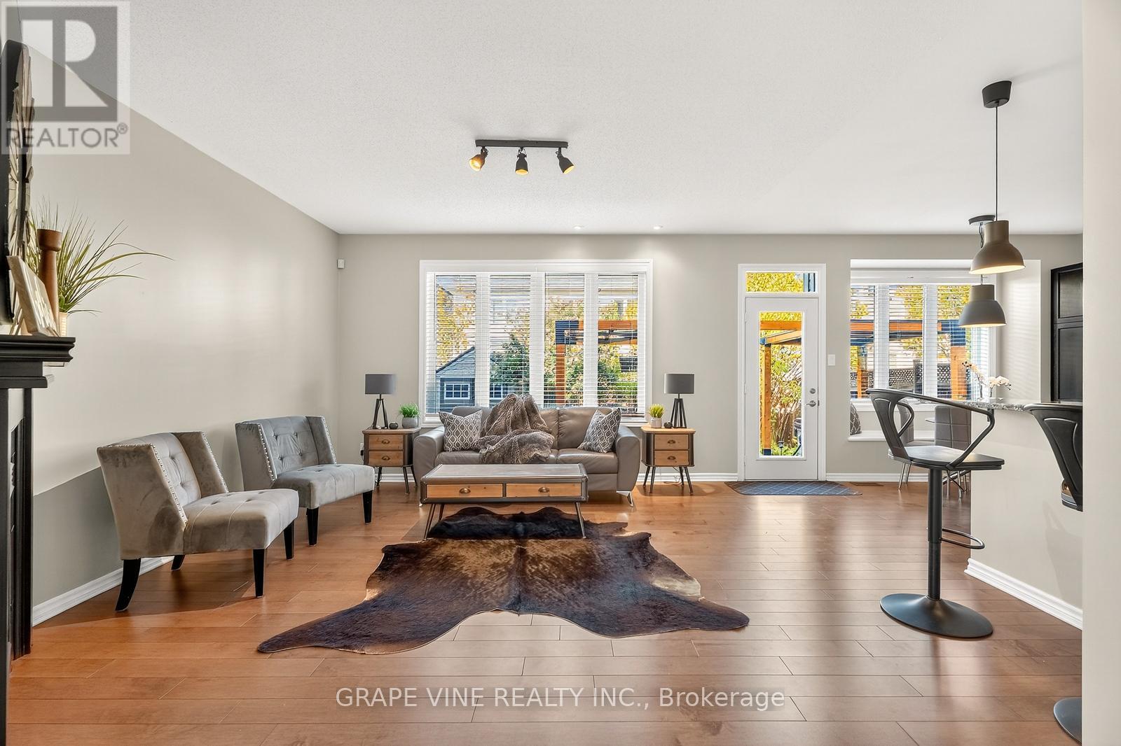 232 Burnaby Drive, Ottawa, Ontario  K2S 0J9 - Photo 8 - X12496732