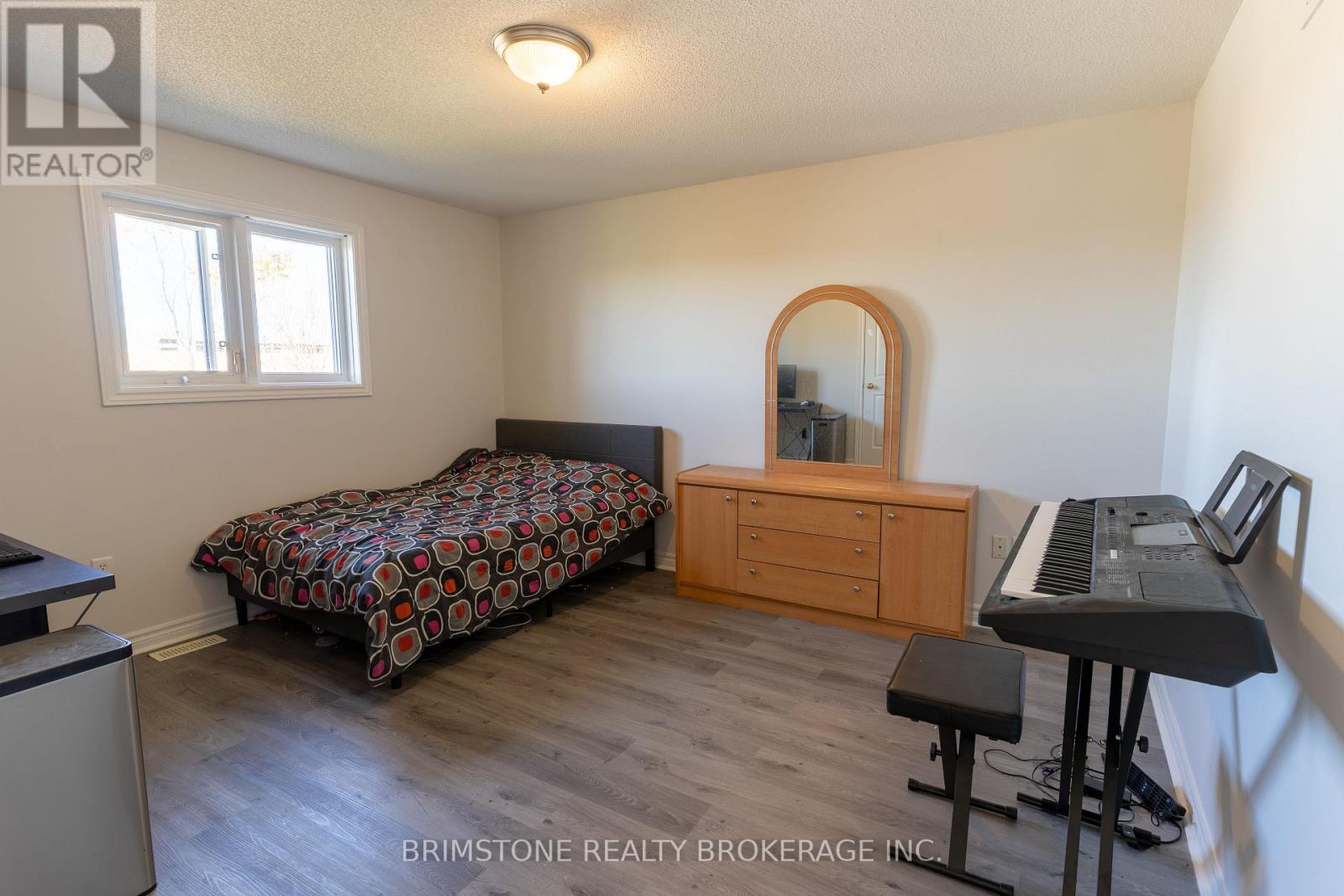 6 Silvercreek Crescent, Barrie, Ontario  L4N 0Z8 - Photo 18 - S12496572