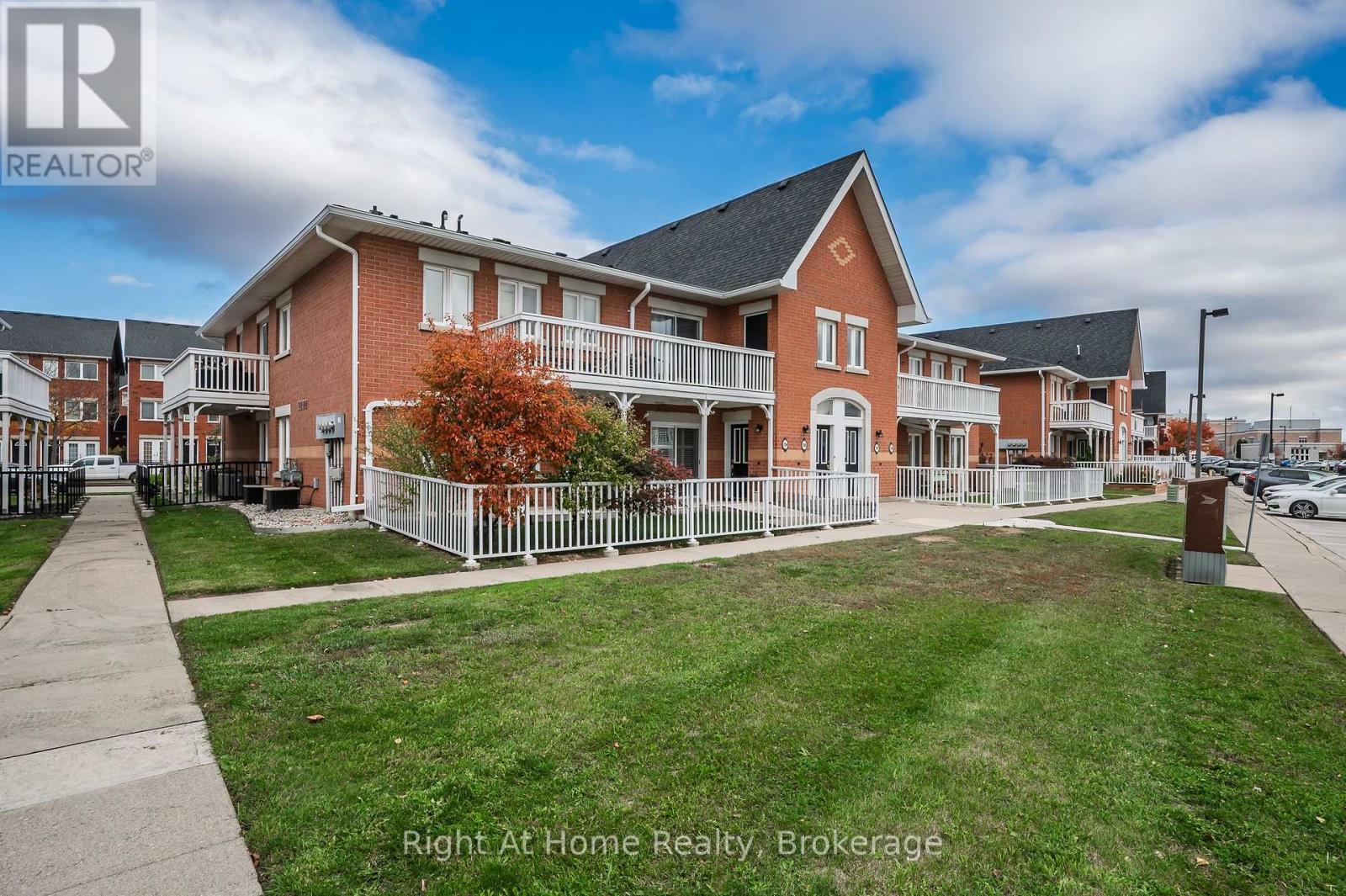 706 - 1701 Lampman Avenue, Burlington (Uptown), Ontario  L7L 6R7 - Photo 4 - W12496784