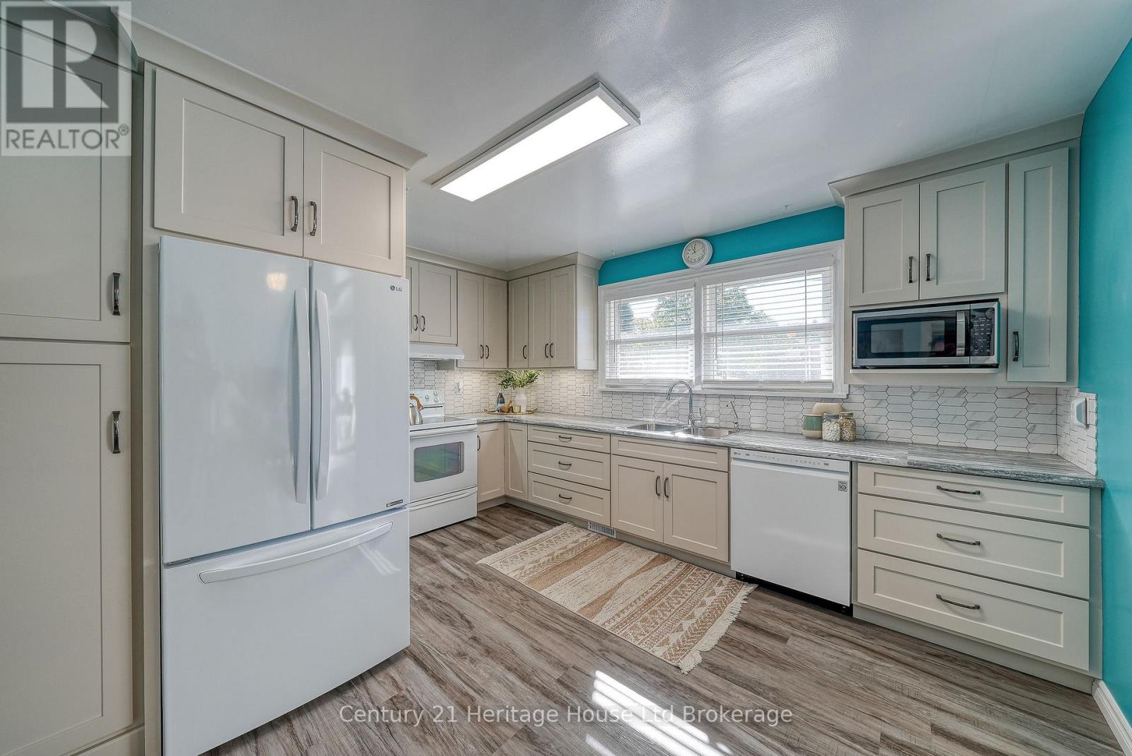 1061 Elora Road, Woodstock (Woodstock - North), Ontario  N4S 5L9 - Photo 23 - X12496834