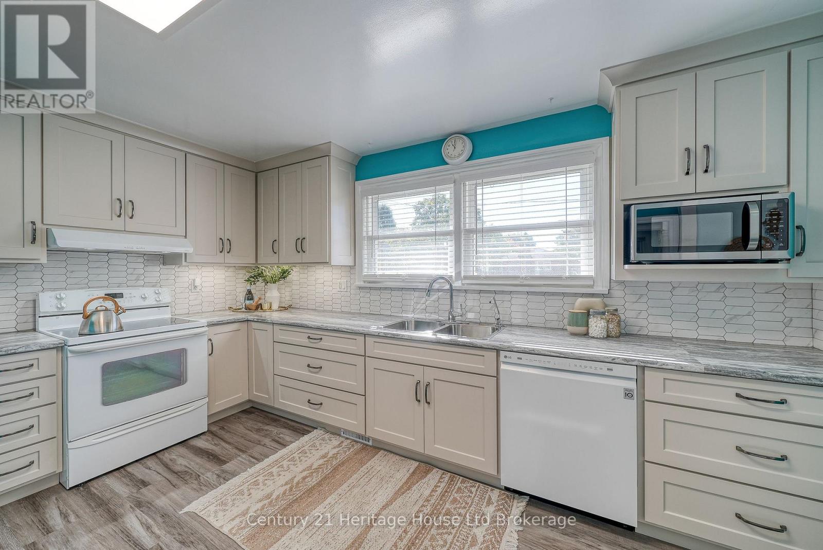 1061 Elora Road, Woodstock (Woodstock - North), Ontario  N4S 5L9 - Photo 24 - X12496834