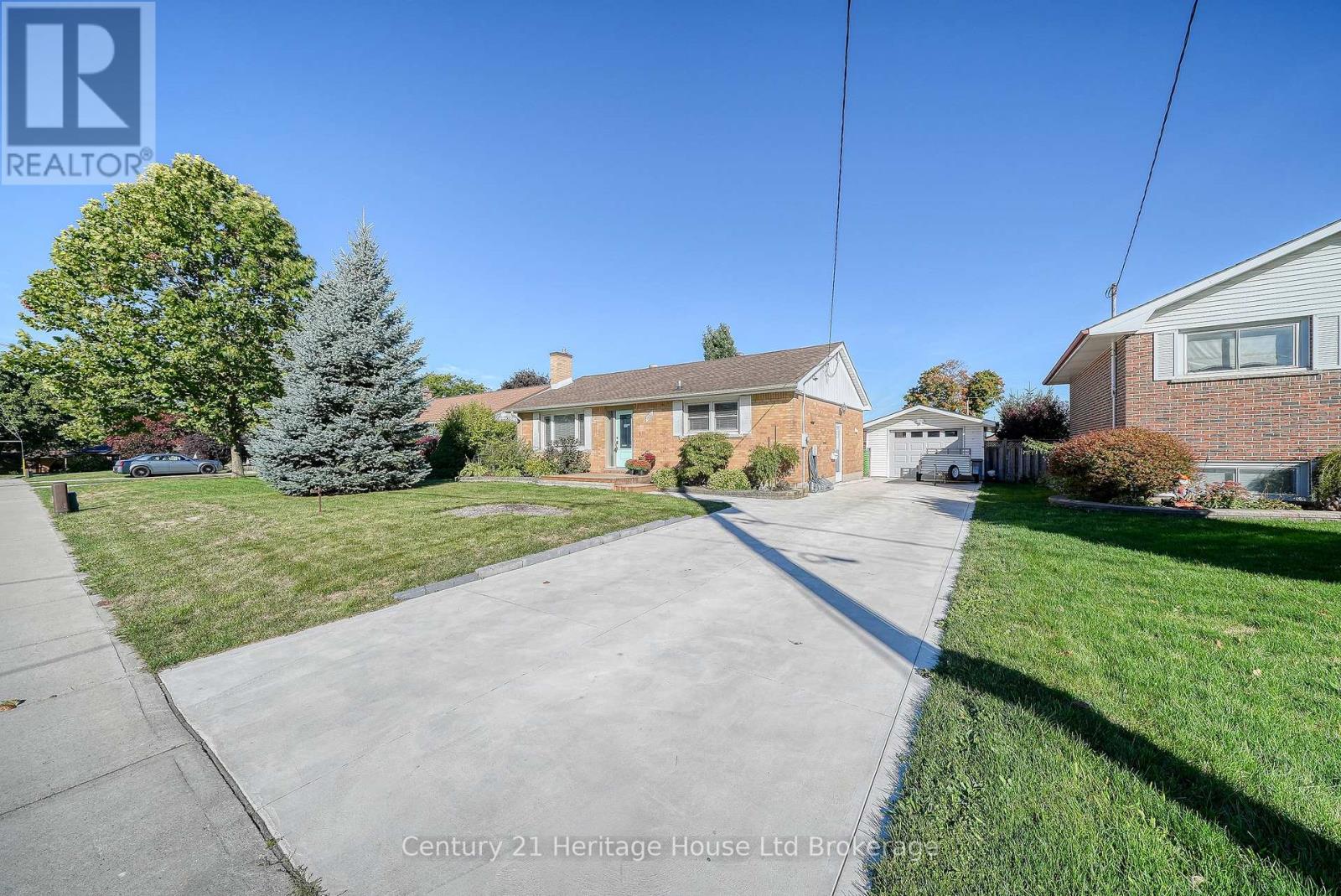 1061 Elora Road, Woodstock (Woodstock - North), Ontario  N4S 5L9 - Photo 3 - X12496834