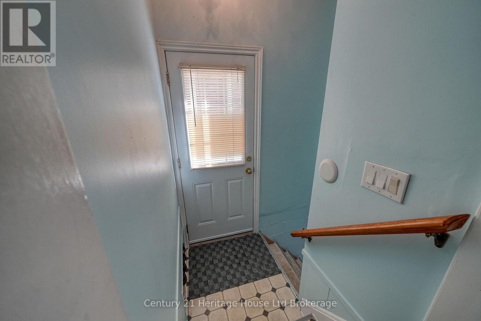 1061 Elora Road, Woodstock (Woodstock - North), Ontario  N4S 5L9 - Photo 38 - X12496834