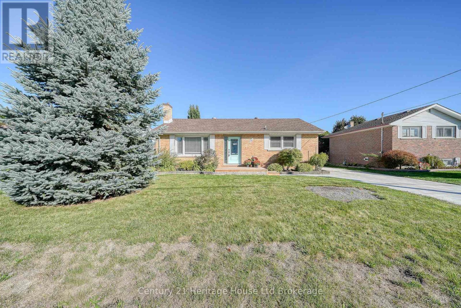 1061 Elora Road, Woodstock (Woodstock - North), Ontario  N4S 5L9 - Photo 4 - X12496834