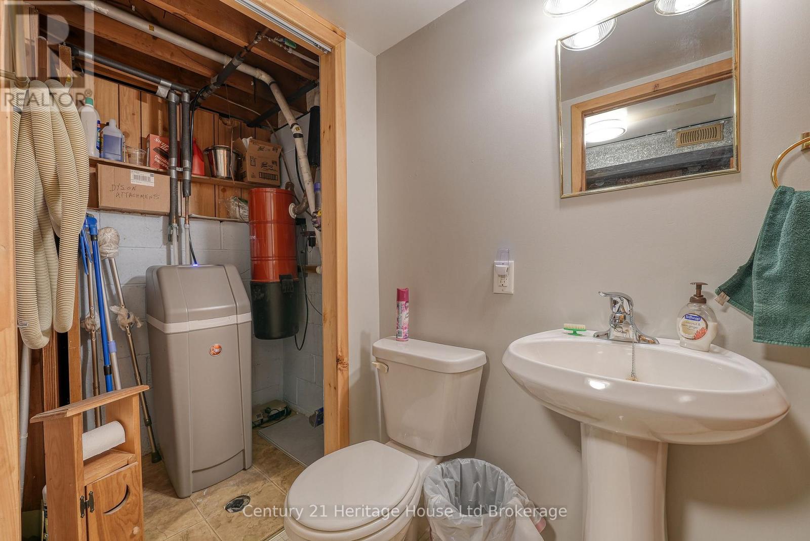 1061 Elora Road, Woodstock (Woodstock - North), Ontario  N4S 5L9 - Photo 45 - X12496834