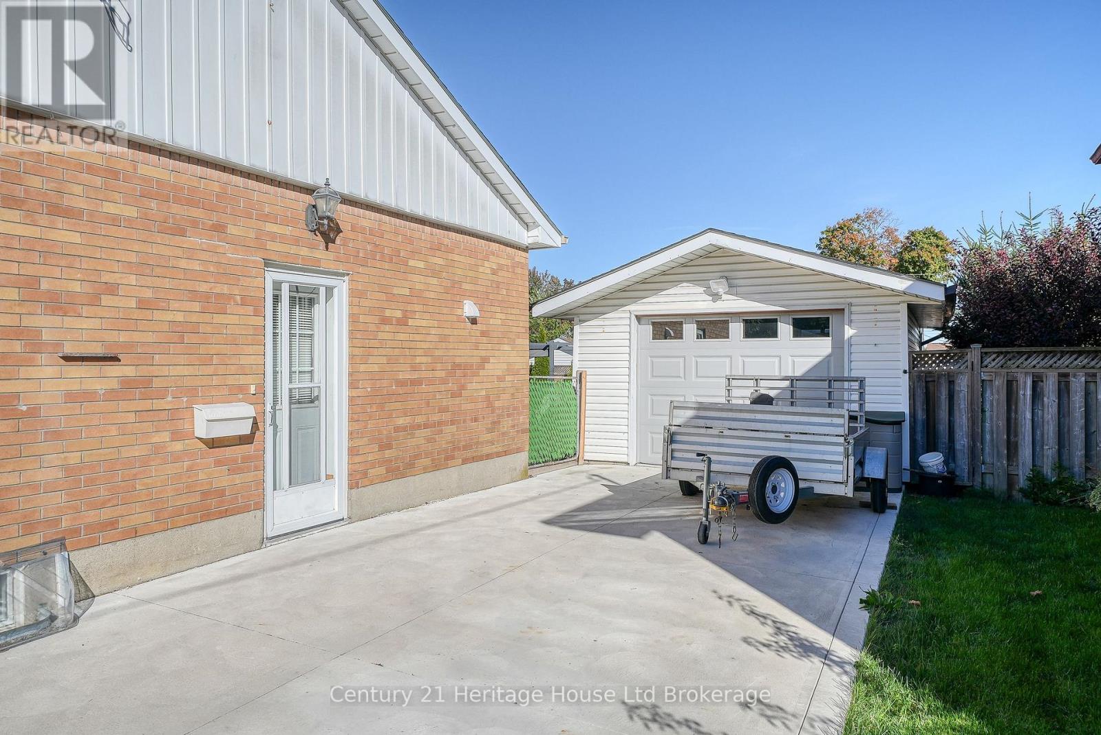 1061 Elora Road, Woodstock (Woodstock - North), Ontario  N4S 5L9 - Photo 5 - X12496834