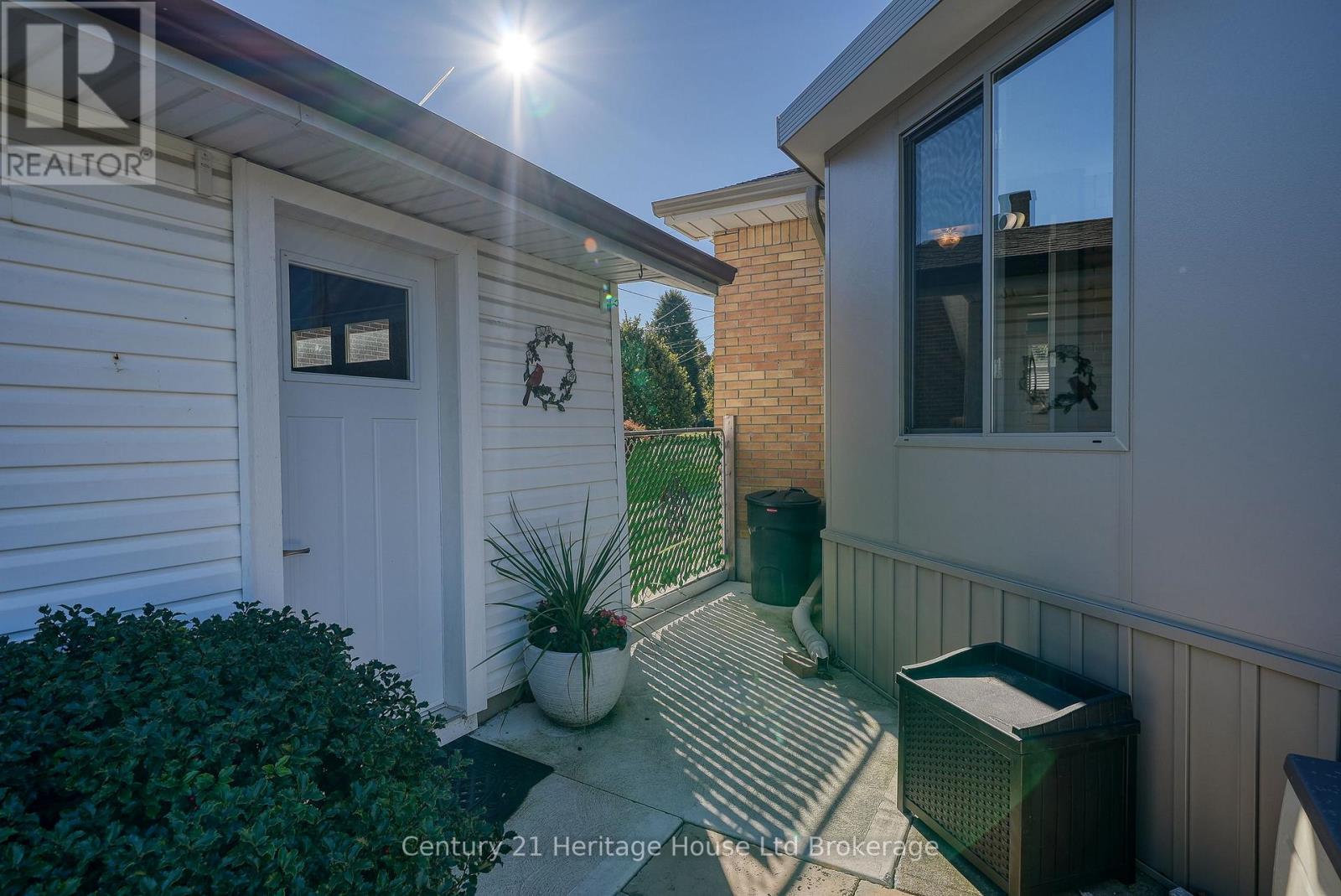 1061 Elora Road, Woodstock (Woodstock - North), Ontario  N4S 5L9 - Photo 6 - X12496834