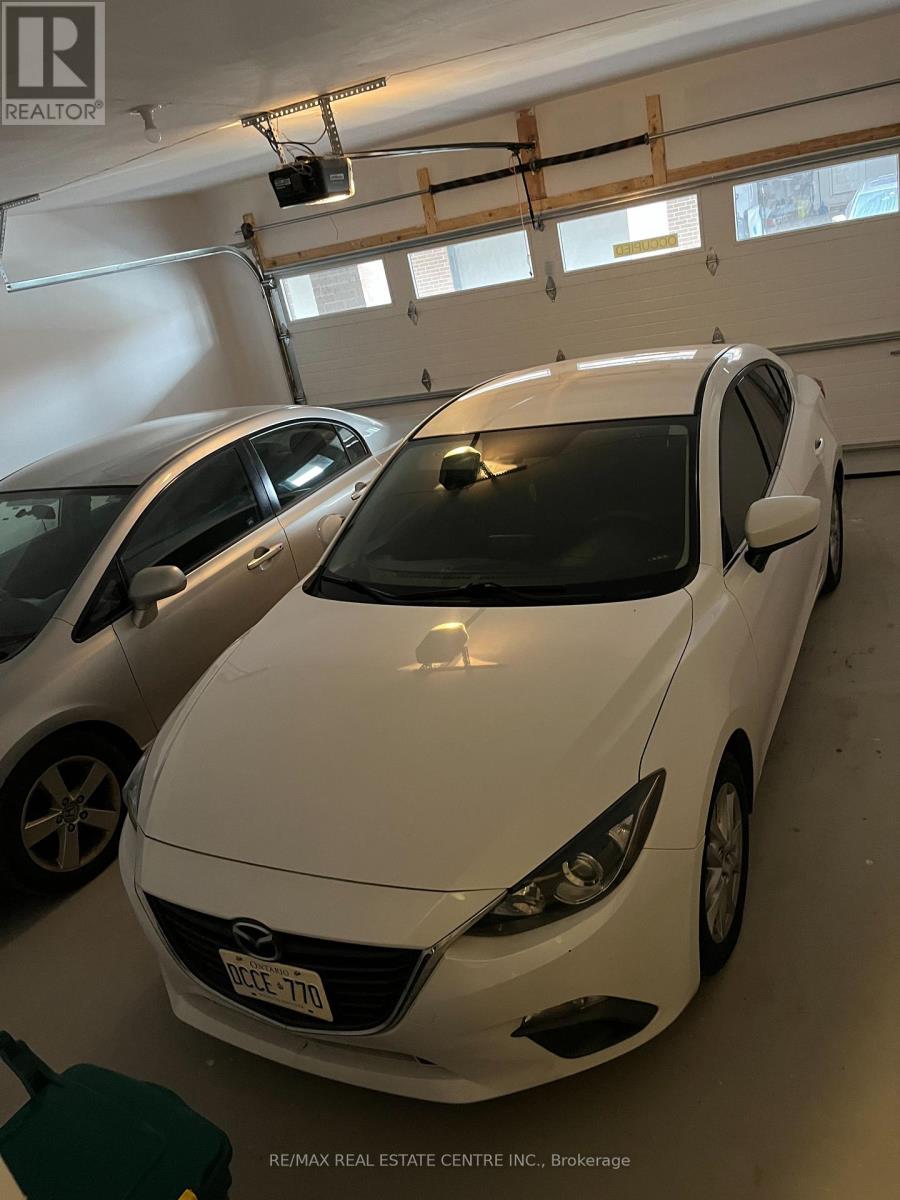 3112 Meadowridge Drive, Oakville, Ontario  L6H 7Z1 - Photo 8 - W12496492