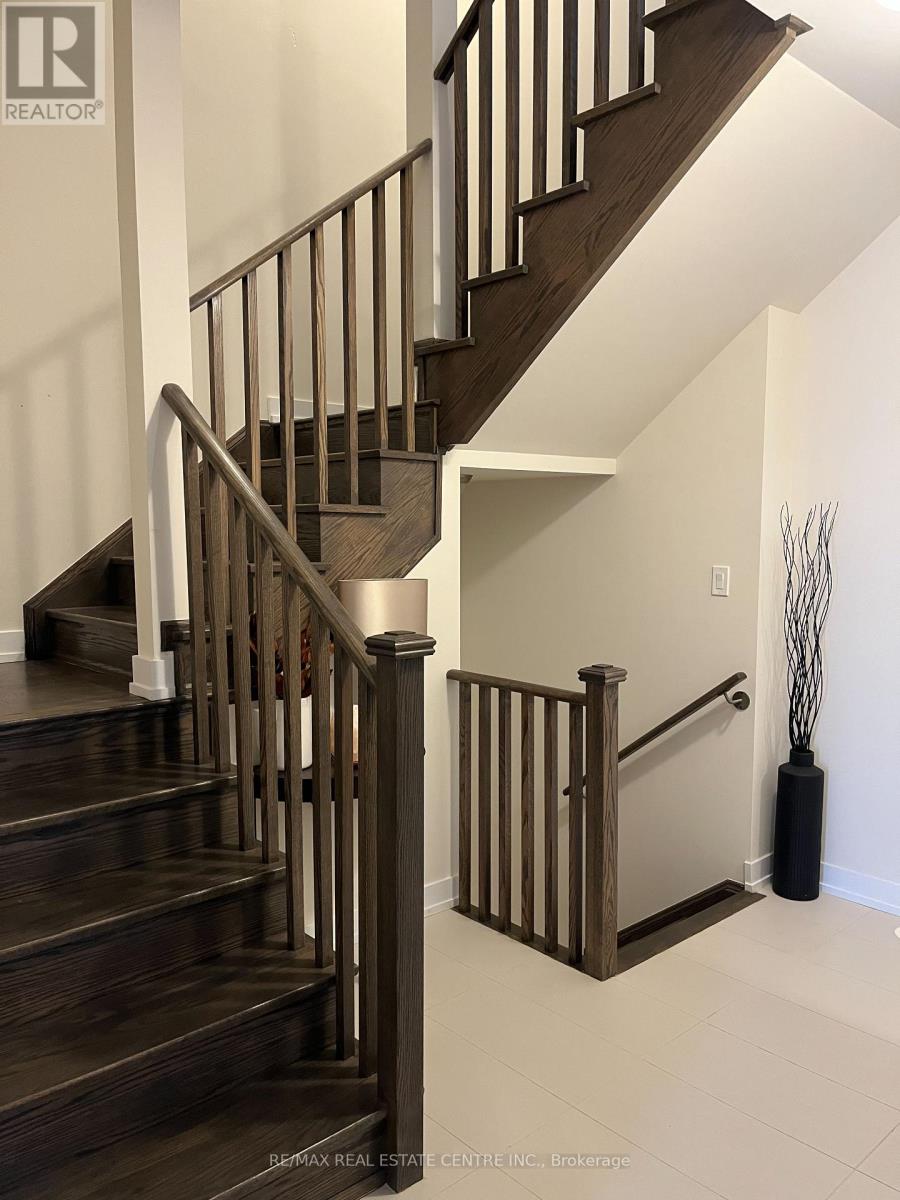 3112 Meadowridge Drive, Oakville, Ontario  L6H 7Z1 - Photo 9 - W12496492