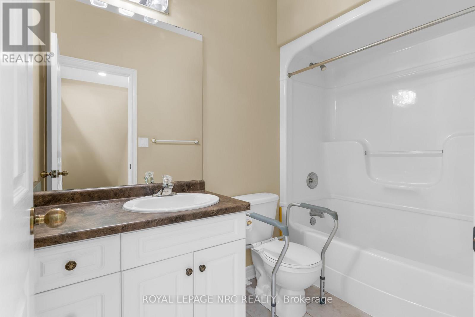 157 Loretta Drive, Niagara-On-The-Lake, Ontario  L0S 1T0 - Photo 18 - X12496678