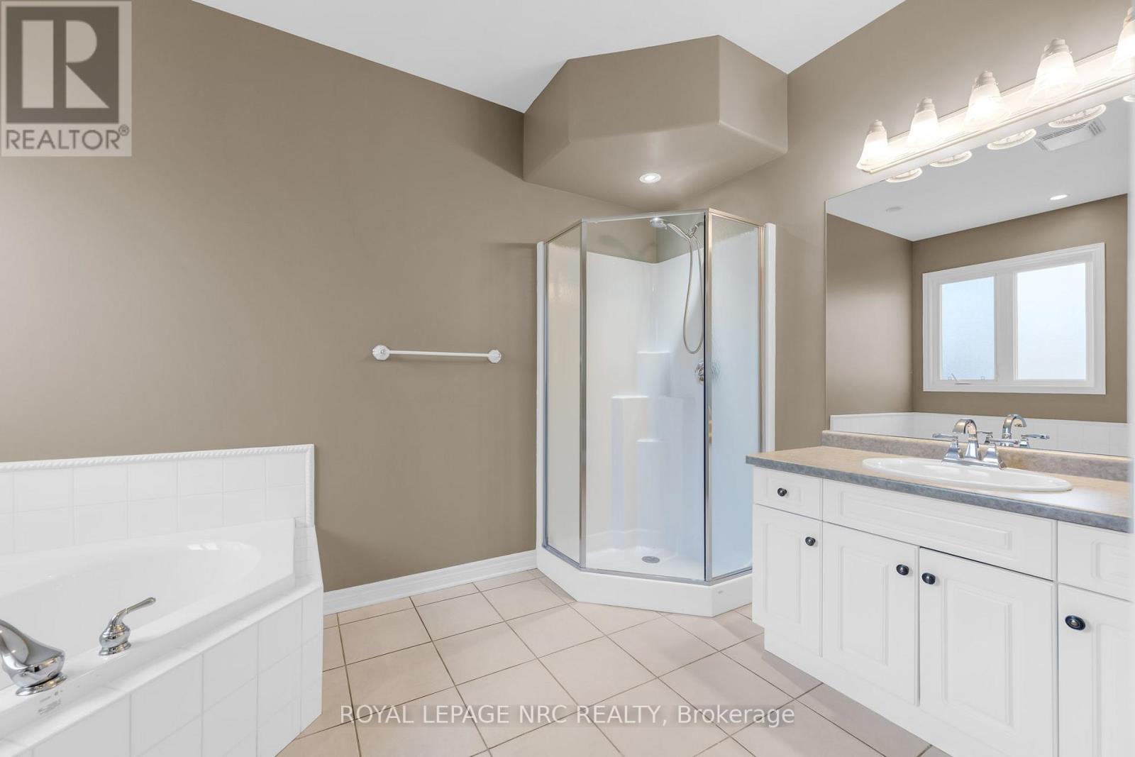 157 Loretta Drive, Niagara-On-The-Lake, Ontario  L0S 1T0 - Photo 25 - X12496678