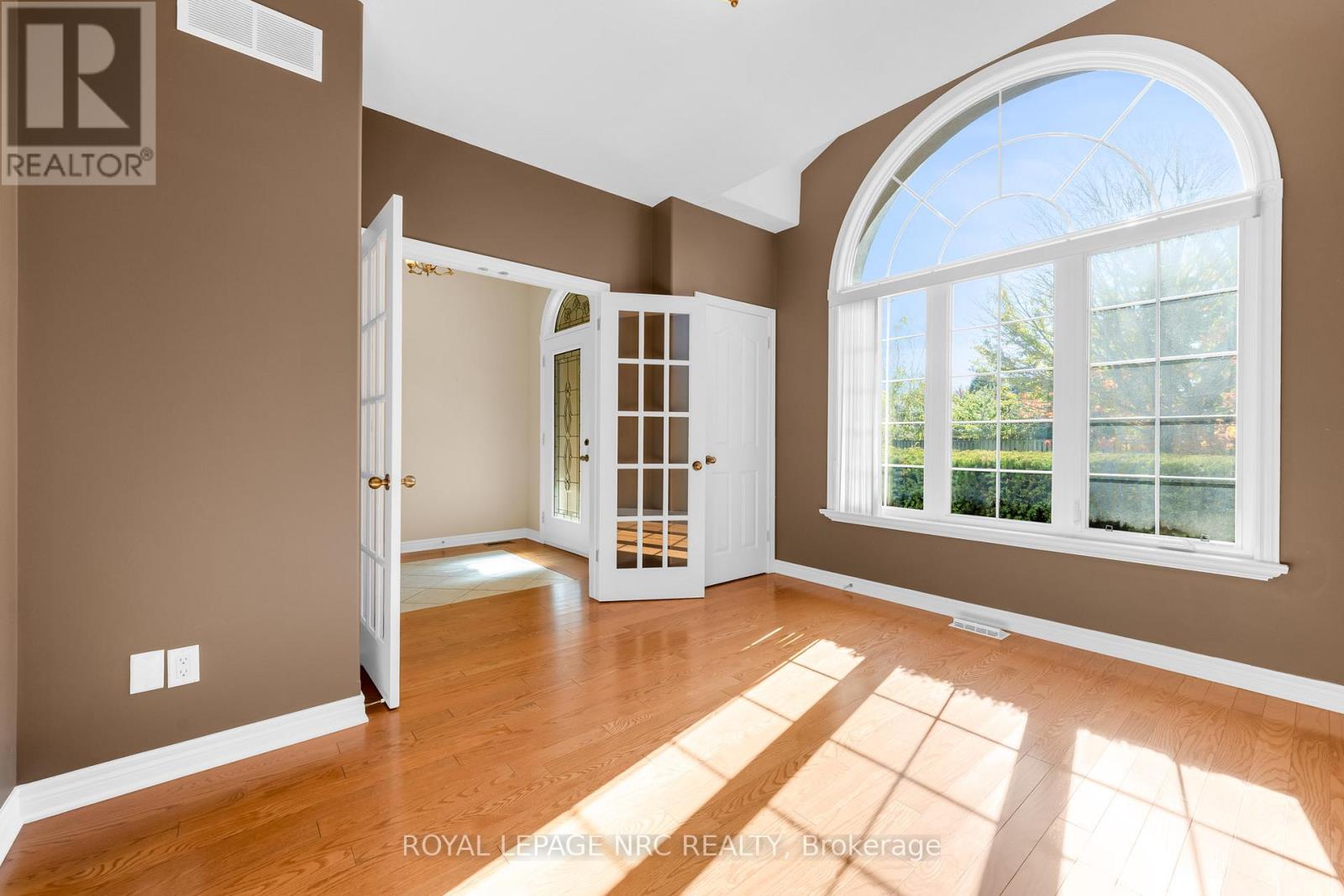 157 Loretta Drive, Niagara-On-The-Lake, Ontario  L0S 1T0 - Photo 6 - X12496678