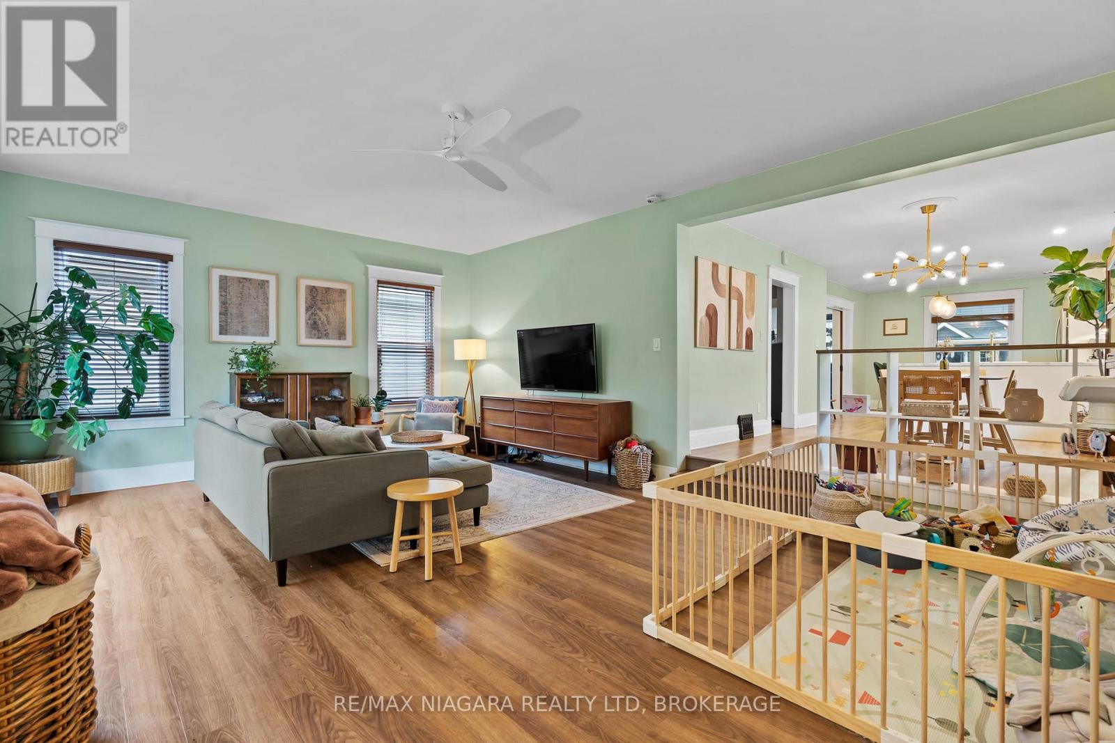 11 Linwood Street, St. Catharines, Ontario  L2R 1H2 - Photo 11 - X12496716