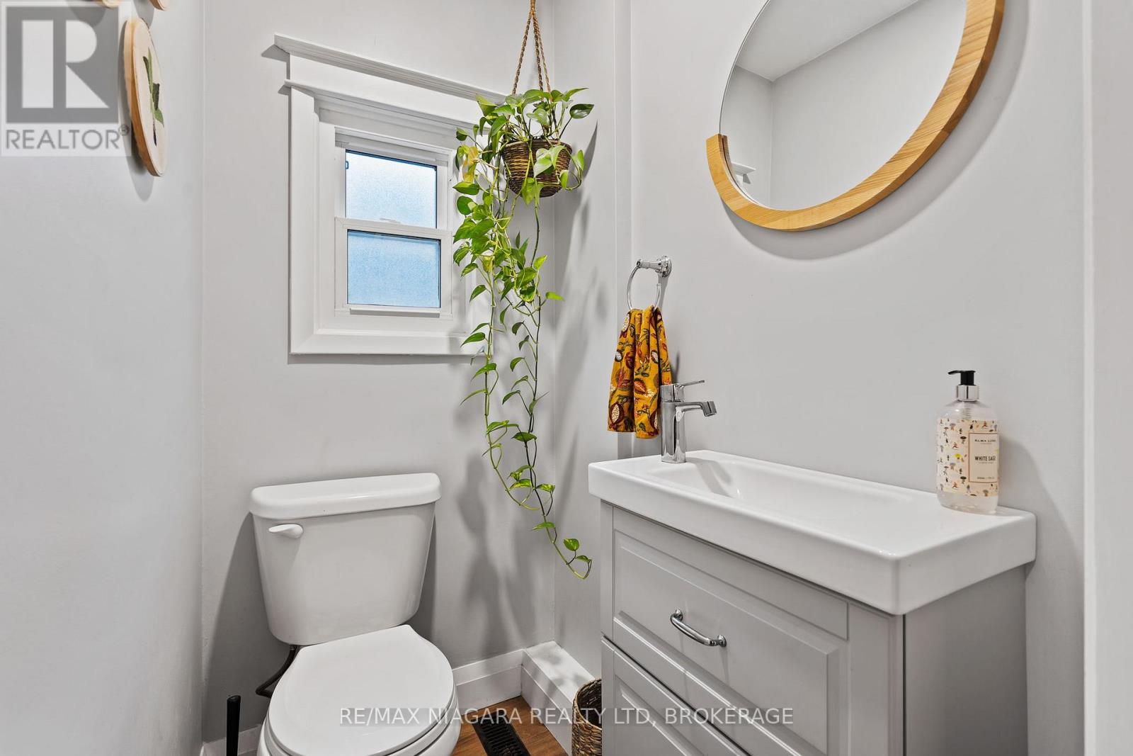 11 Linwood Street, St. Catharines, Ontario  L2R 1H2 - Photo 16 - X12496716