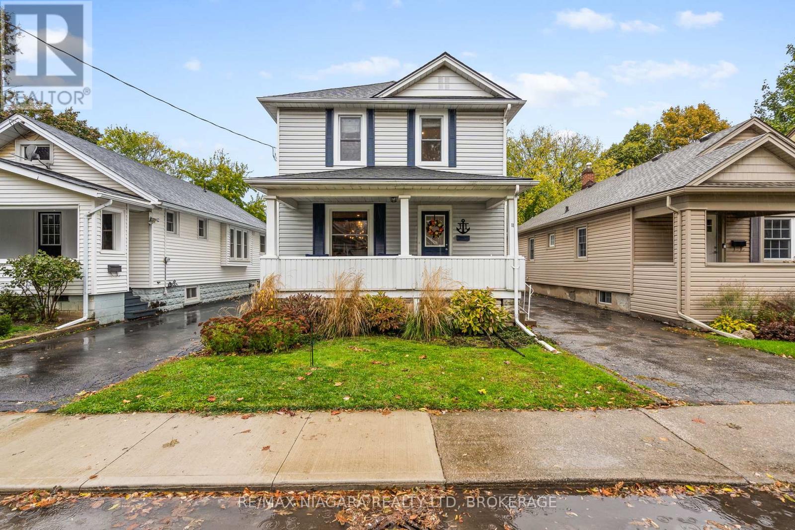 11 Linwood Street, St. Catharines, Ontario  L2R 1H2 - Photo 2 - X12496716