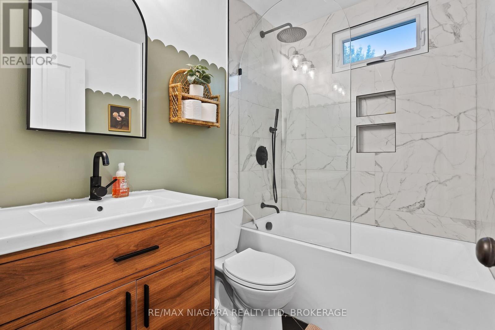 11 Linwood Street, St. Catharines, Ontario  L2R 1H2 - Photo 24 - X12496716