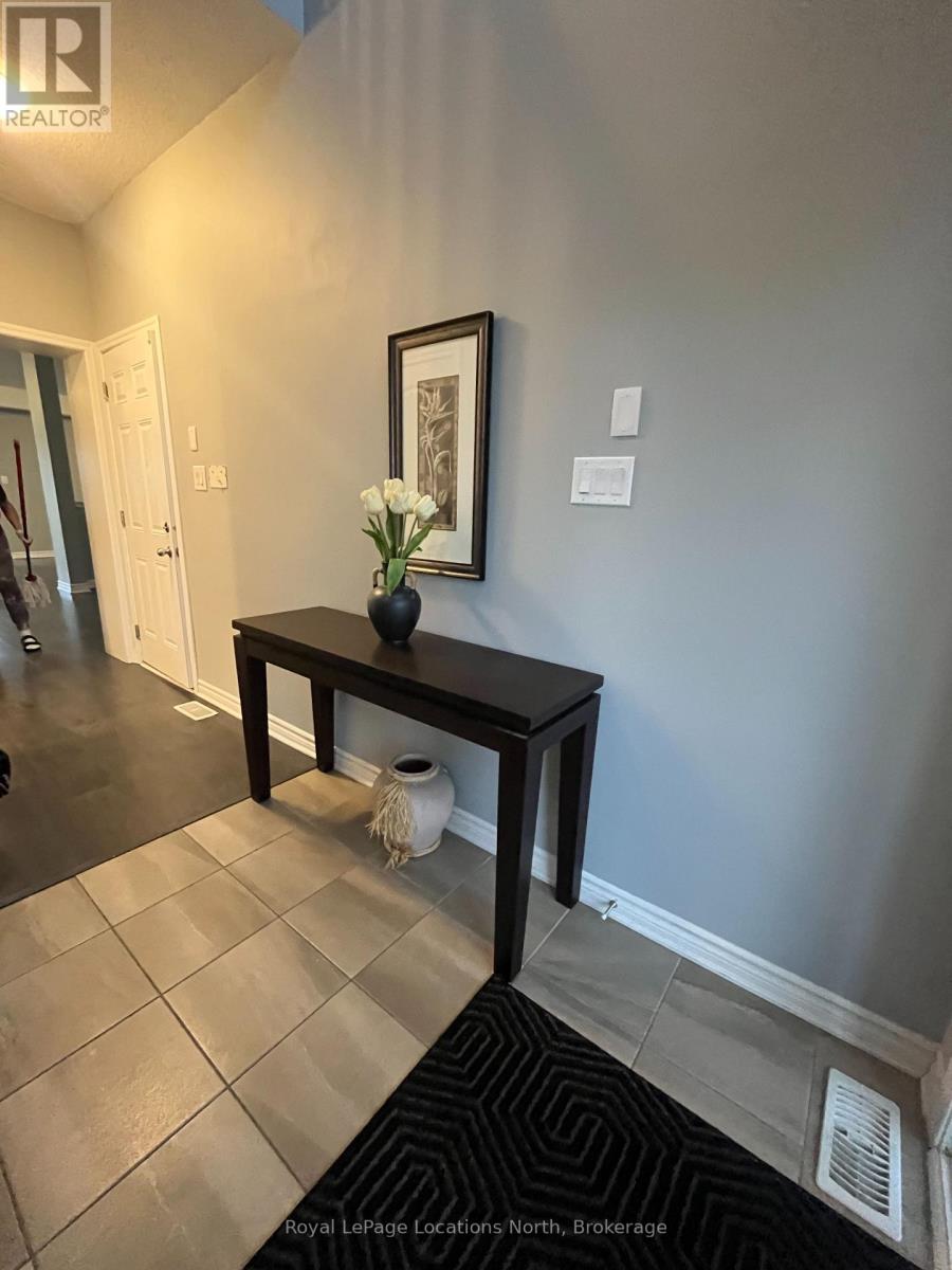 38 Sandhill Crane Drive, Wasaga Beach, Ontario  L9Z 0J6 - Photo 4 - S12496736