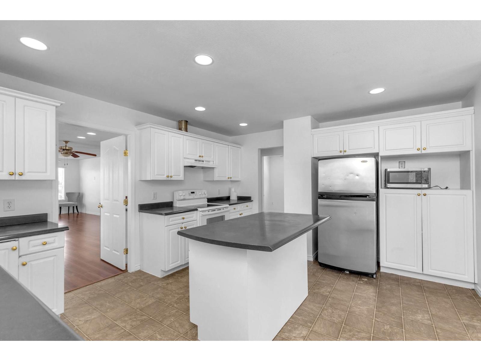 8067 Cedar Street, Mission, British Columbia  V2V 3N2 - Photo 16 - R3063298