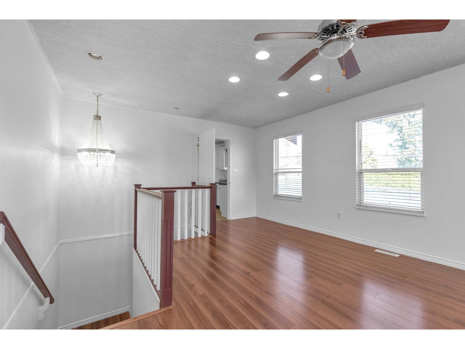 8067 Cedar Street, Mission, British Columbia  V2V 3N2 - Photo 10 - R3063298