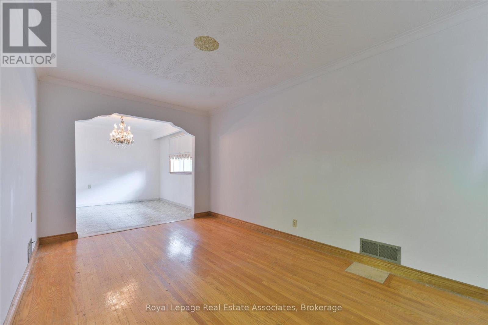 135 Jay Street, Toronto, Ontario  M6L 2M3 - Photo 12 - W12496516