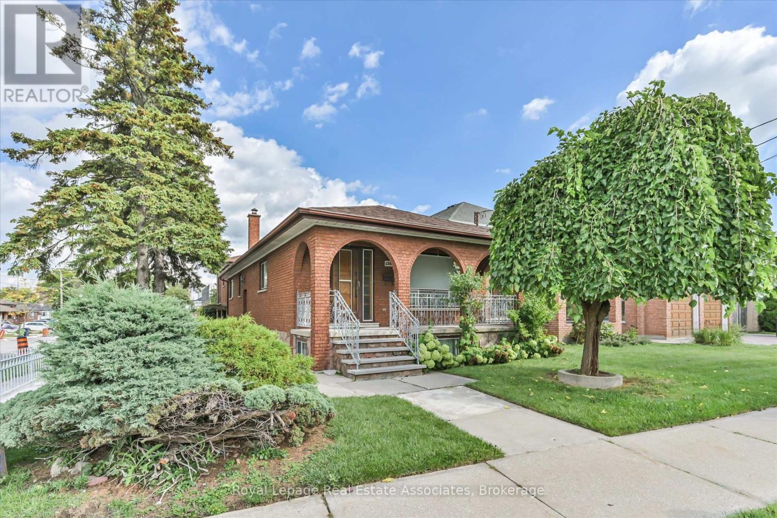 135 Jay Street, Toronto, Ontario  M6L 2M3 - Photo 3 - W12496516