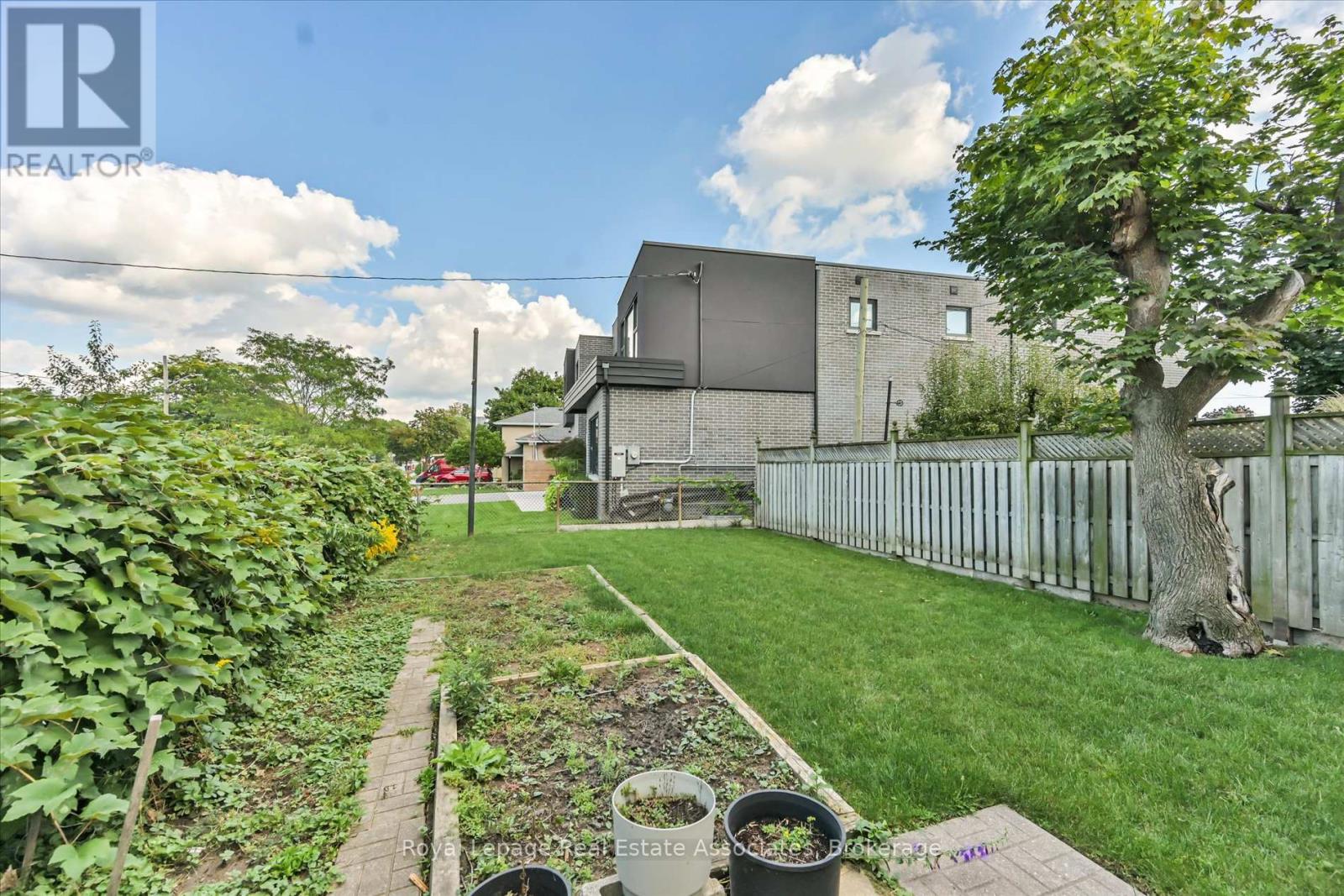135 Jay Street, Toronto, Ontario  M6L 2M3 - Photo 38 - W12496516