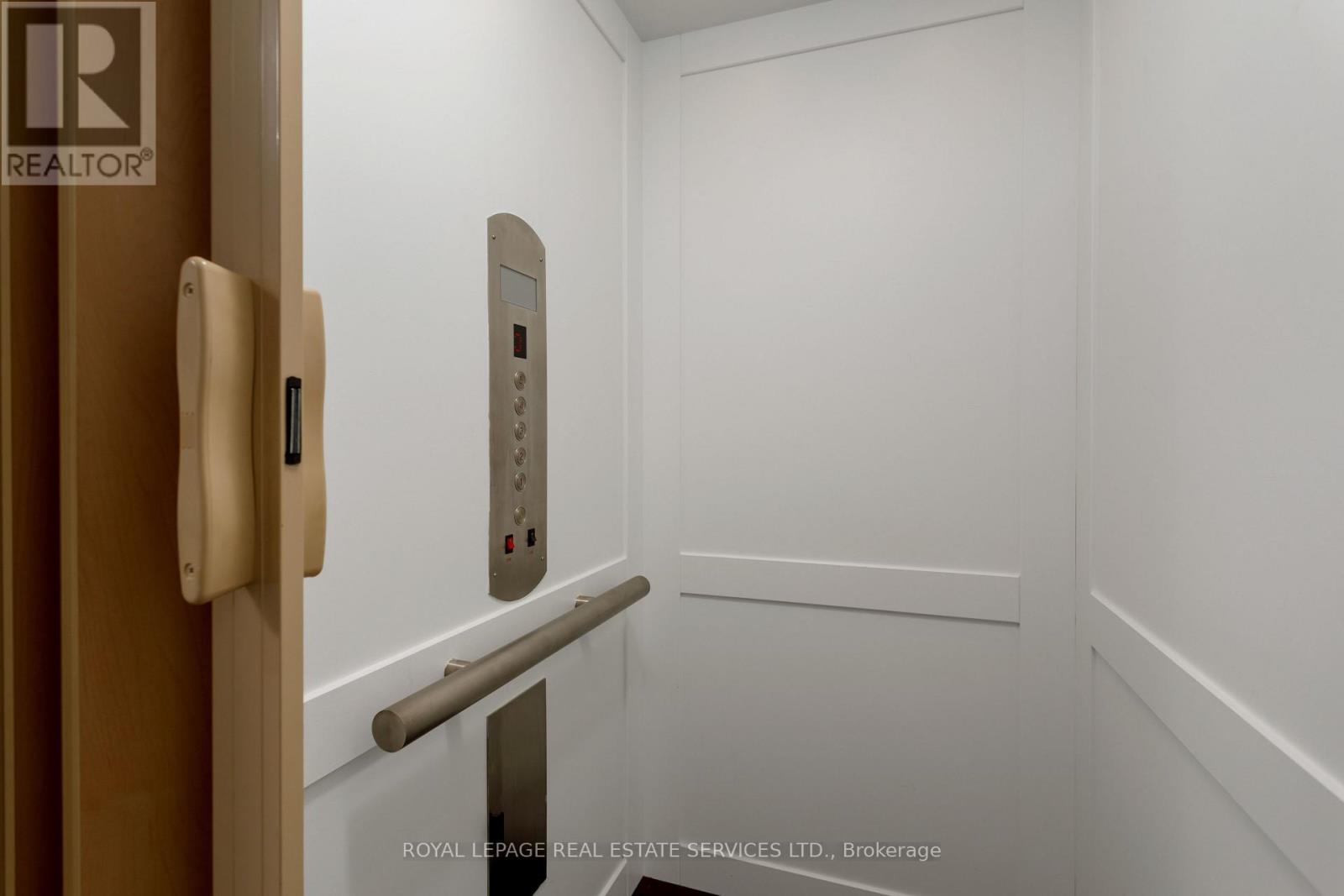 251 Hanover Street, Oakville, Ontario  L6K 0H3 - Photo 11 - W12496554