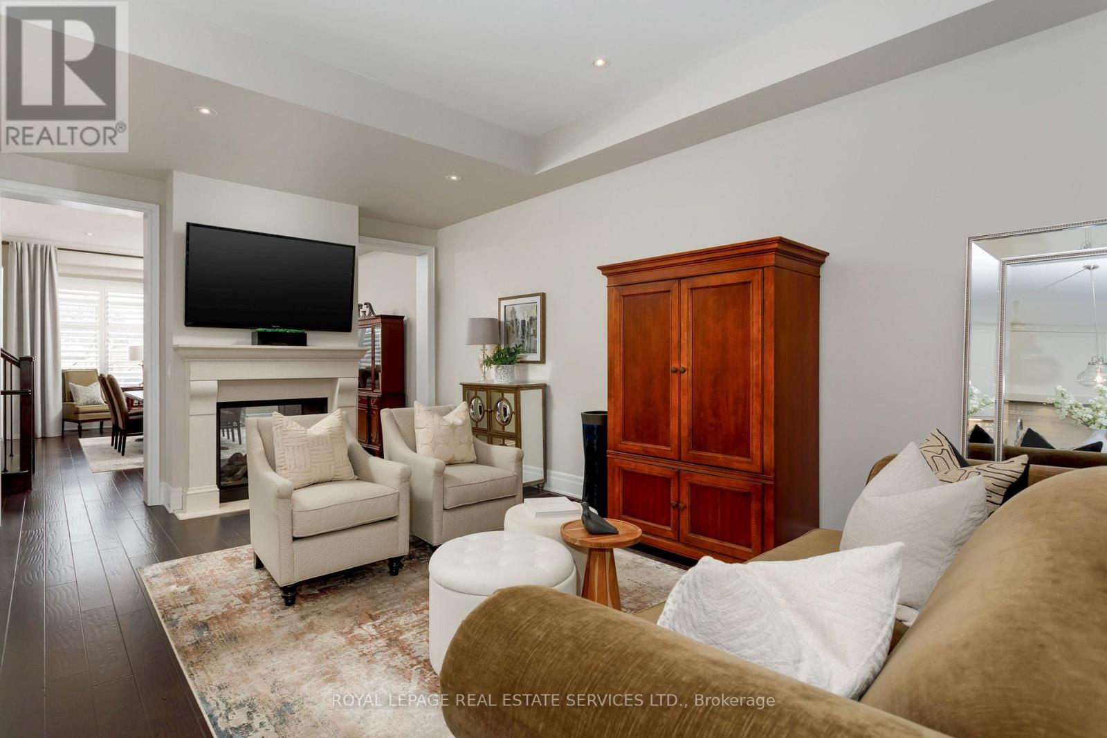 251 Hanover Street, Oakville, Ontario  L6K 0H3 - Photo 12 - W12496554