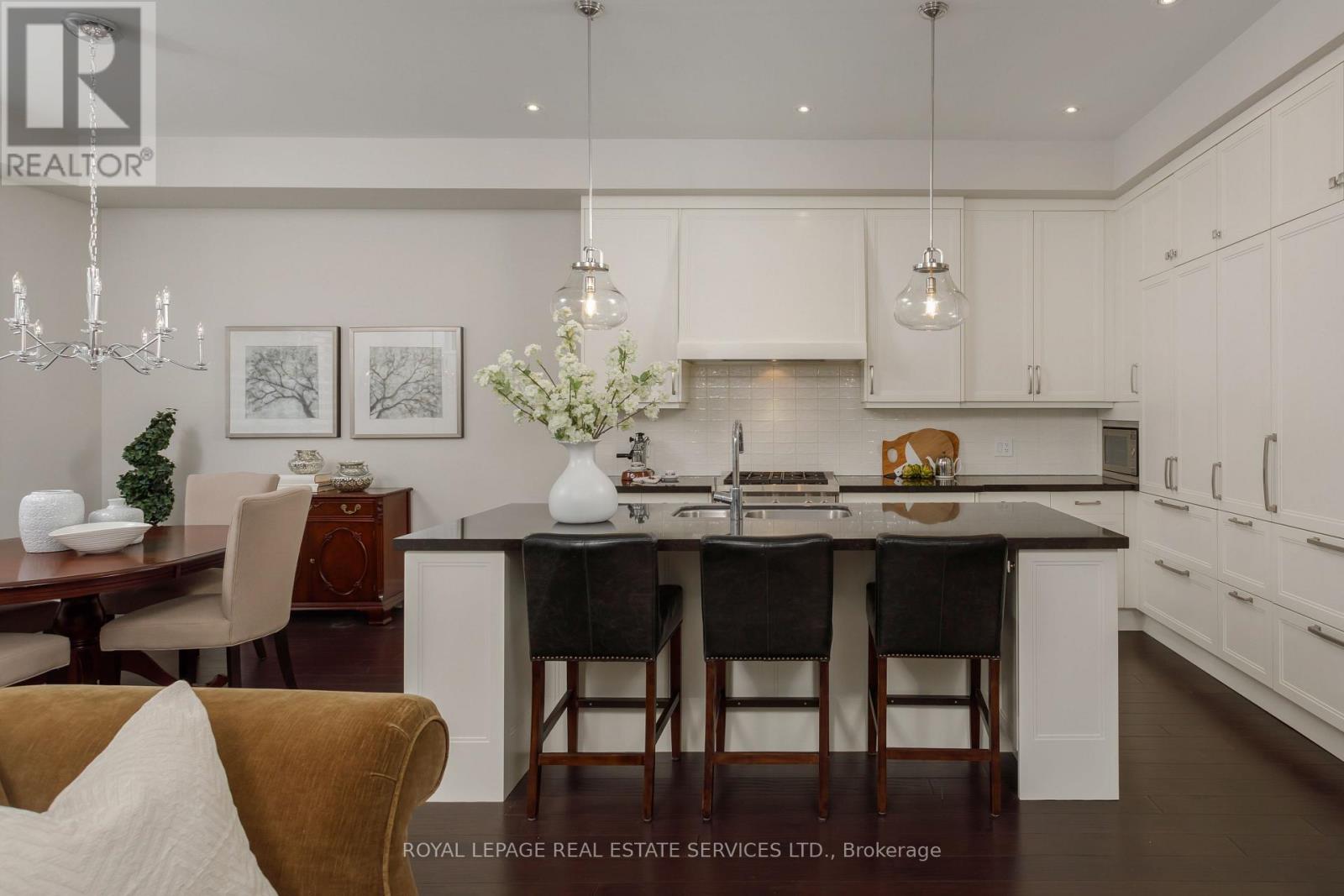 251 Hanover Street, Oakville, Ontario  L6K 0H3 - Photo 15 - W12496554