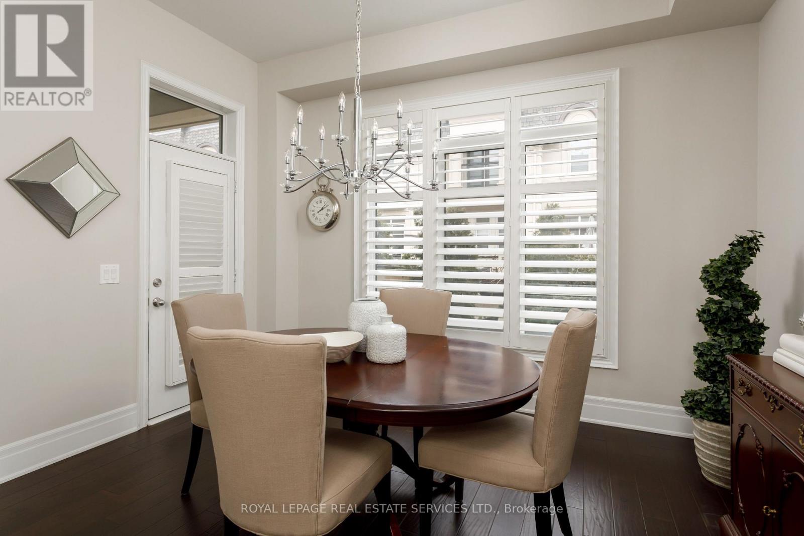 251 Hanover Street, Oakville, Ontario  L6K 0H3 - Photo 19 - W12496554