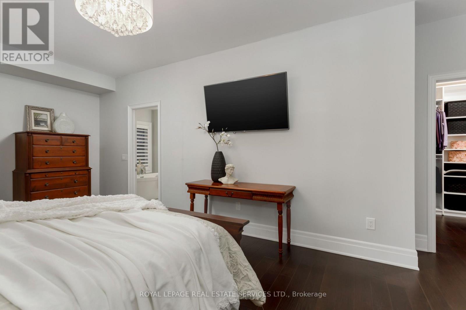 251 Hanover Street, Oakville, Ontario  L6K 0H3 - Photo 24 - W12496554