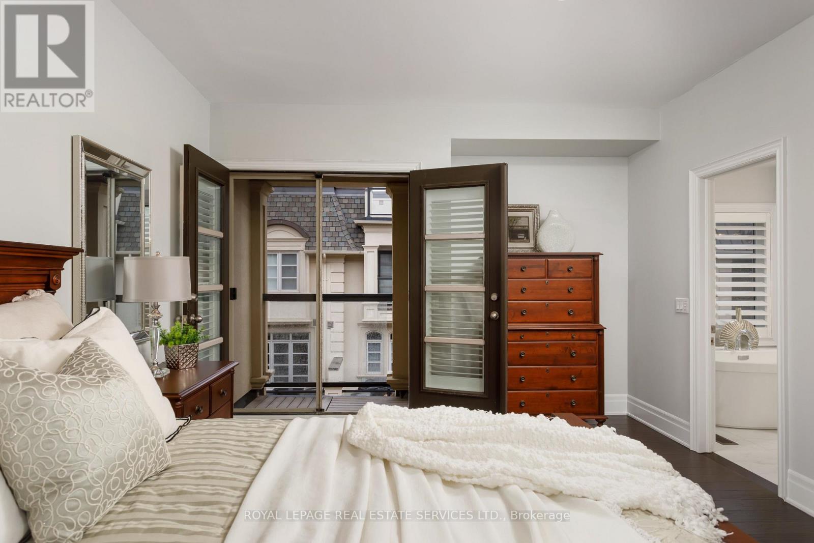 251 Hanover Street, Oakville, Ontario  L6K 0H3 - Photo 25 - W12496554