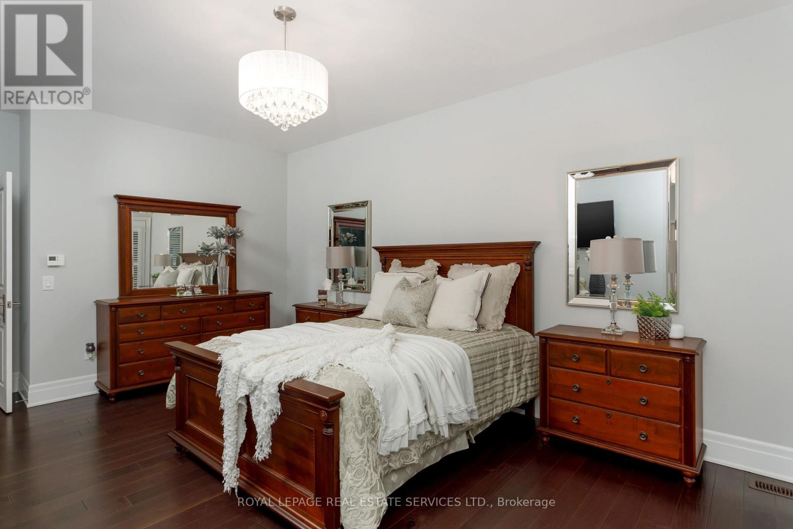 251 Hanover Street, Oakville, Ontario  L6K 0H3 - Photo 29 - W12496554