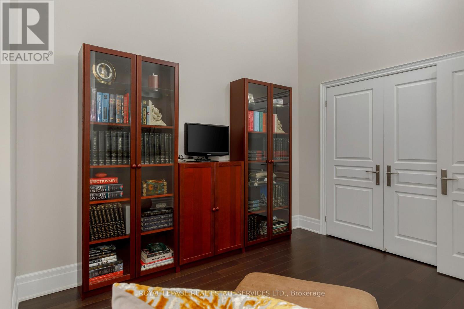 251 Hanover Street, Oakville, Ontario  L6K 0H3 - Photo 32 - W12496554