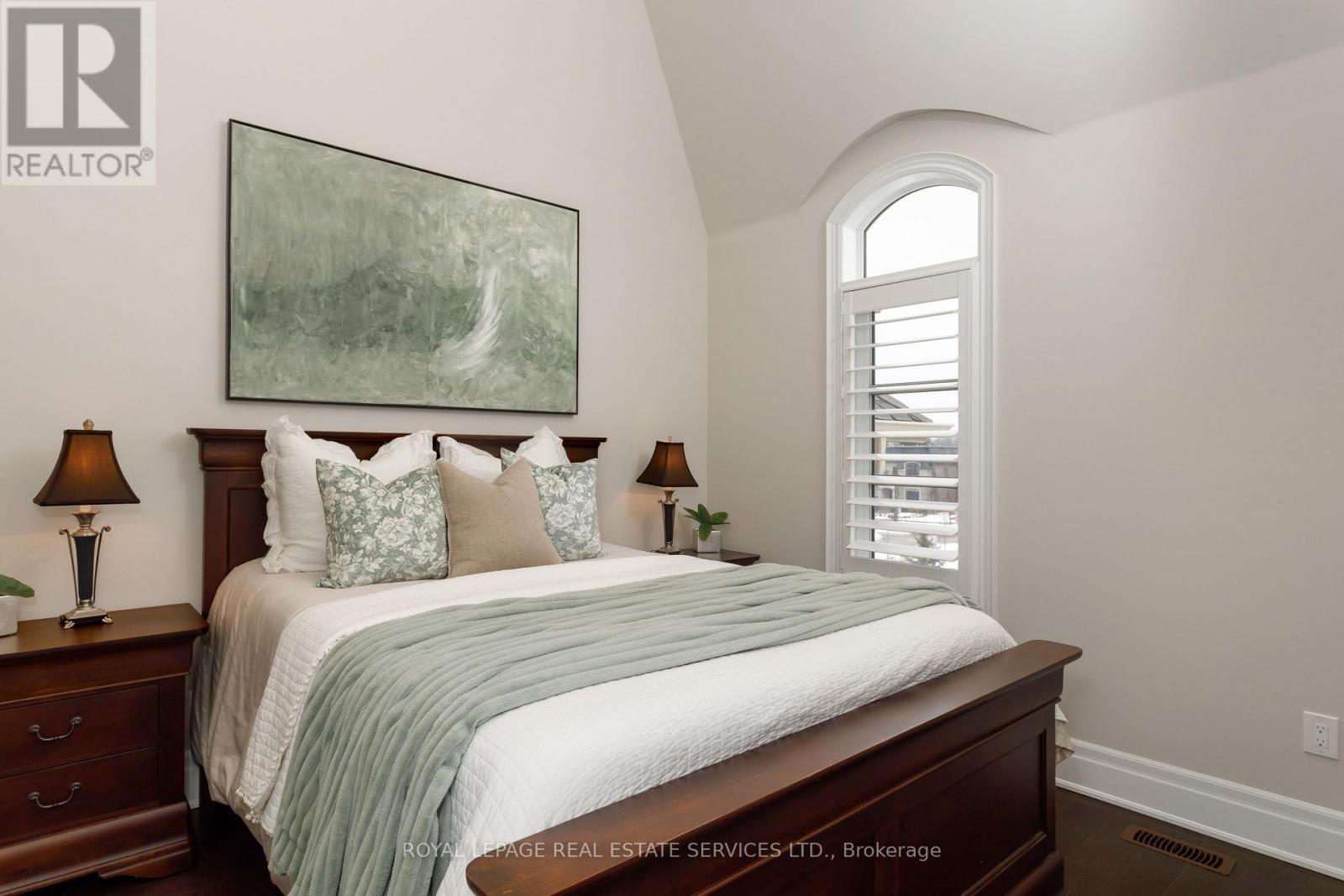 251 Hanover Street, Oakville, Ontario  L6K 0H3 - Photo 33 - W12496554