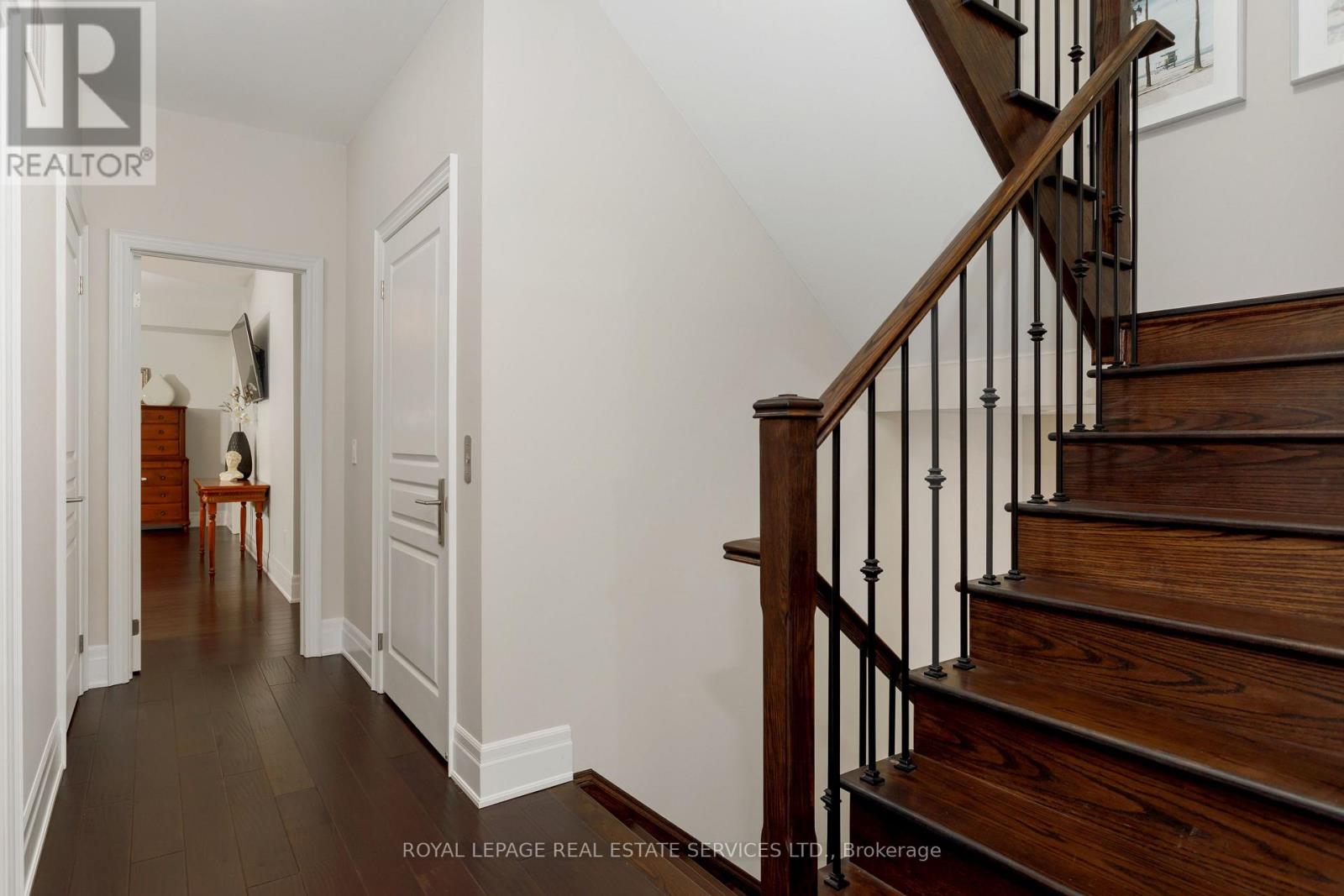 251 Hanover Street, Oakville, Ontario  L6K 0H3 - Photo 34 - W12496554