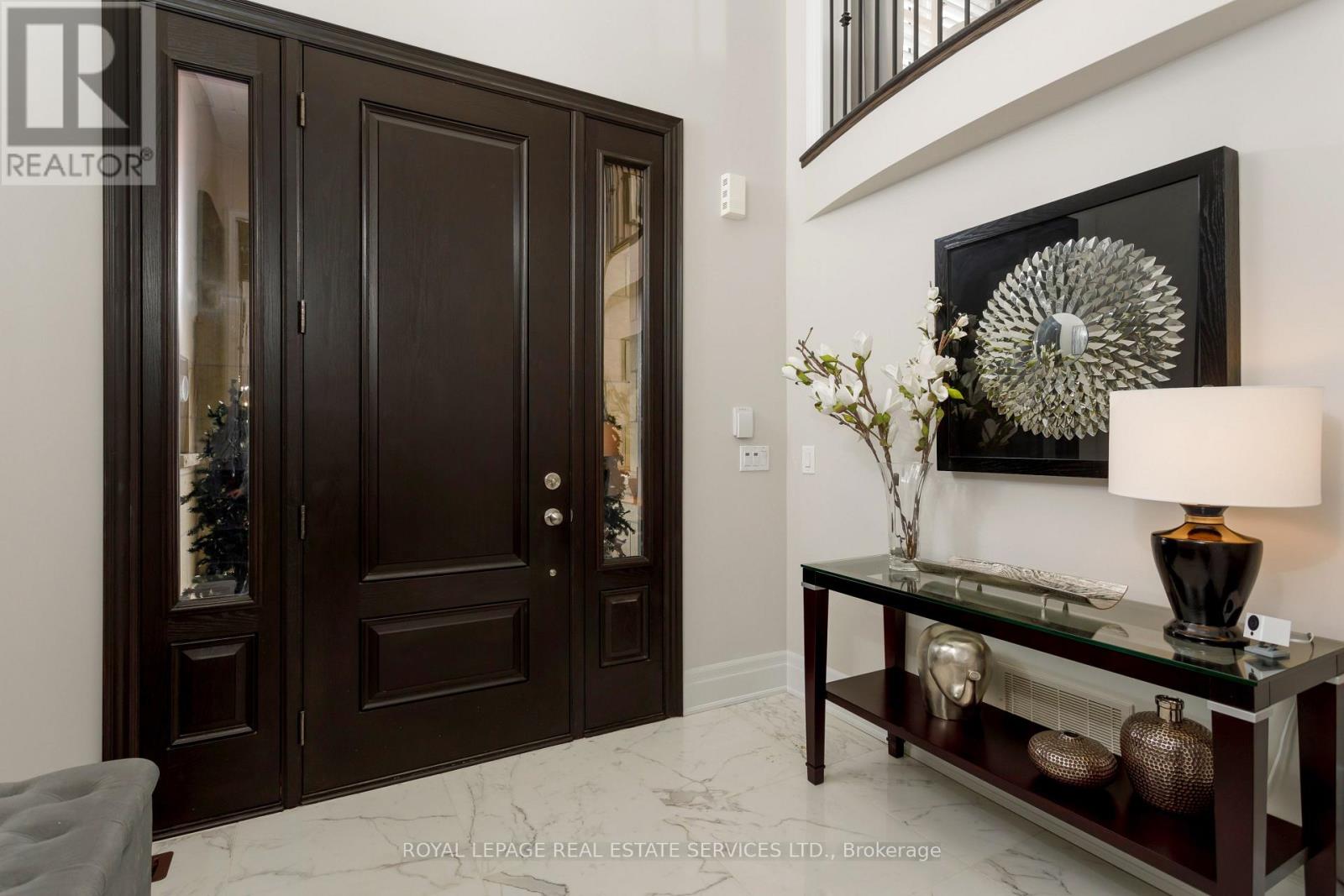 251 Hanover Street, Oakville, Ontario  L6K 0H3 - Photo 4 - W12496554