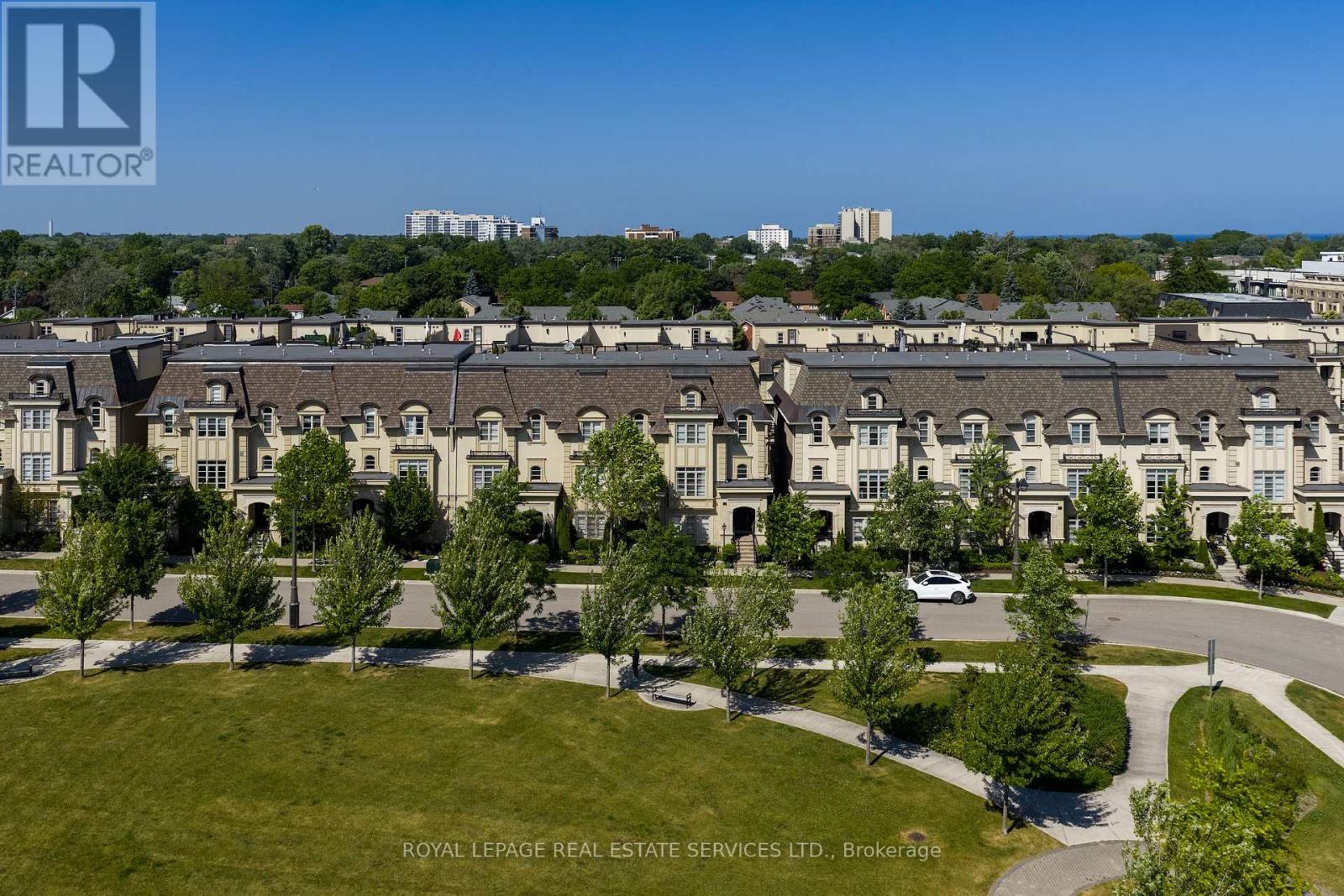 251 Hanover Street, Oakville, Ontario  L6K 0H3 - Photo 46 - W12496554