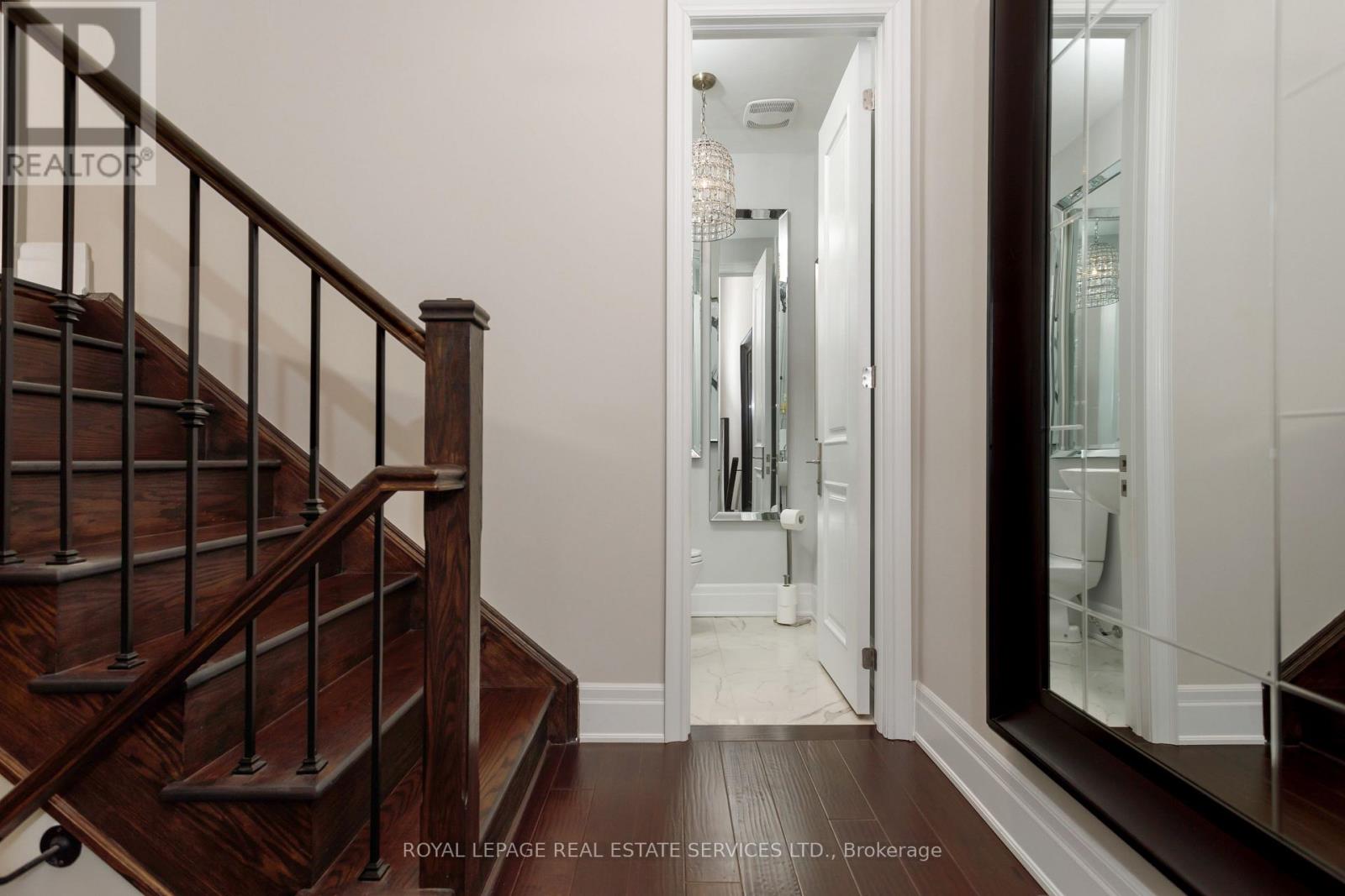 251 Hanover Street, Oakville, Ontario  L6K 0H3 - Photo 6 - W12496554