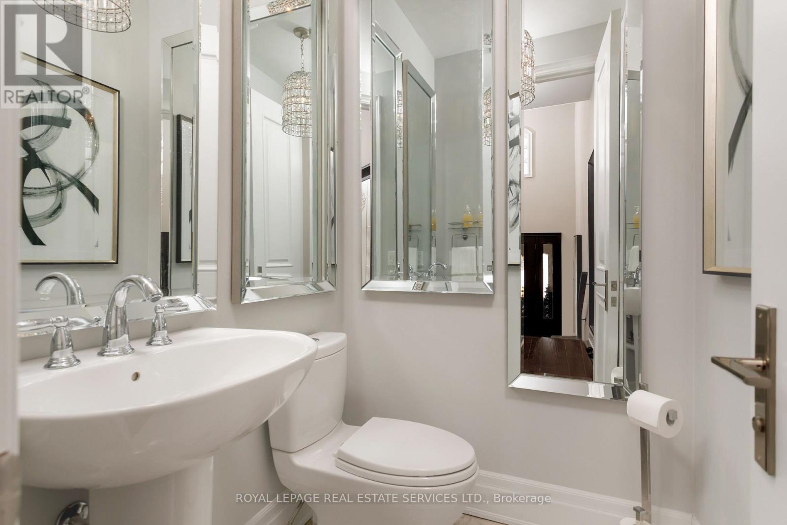 251 Hanover Street, Oakville, Ontario  L6K 0H3 - Photo 7 - W12496554