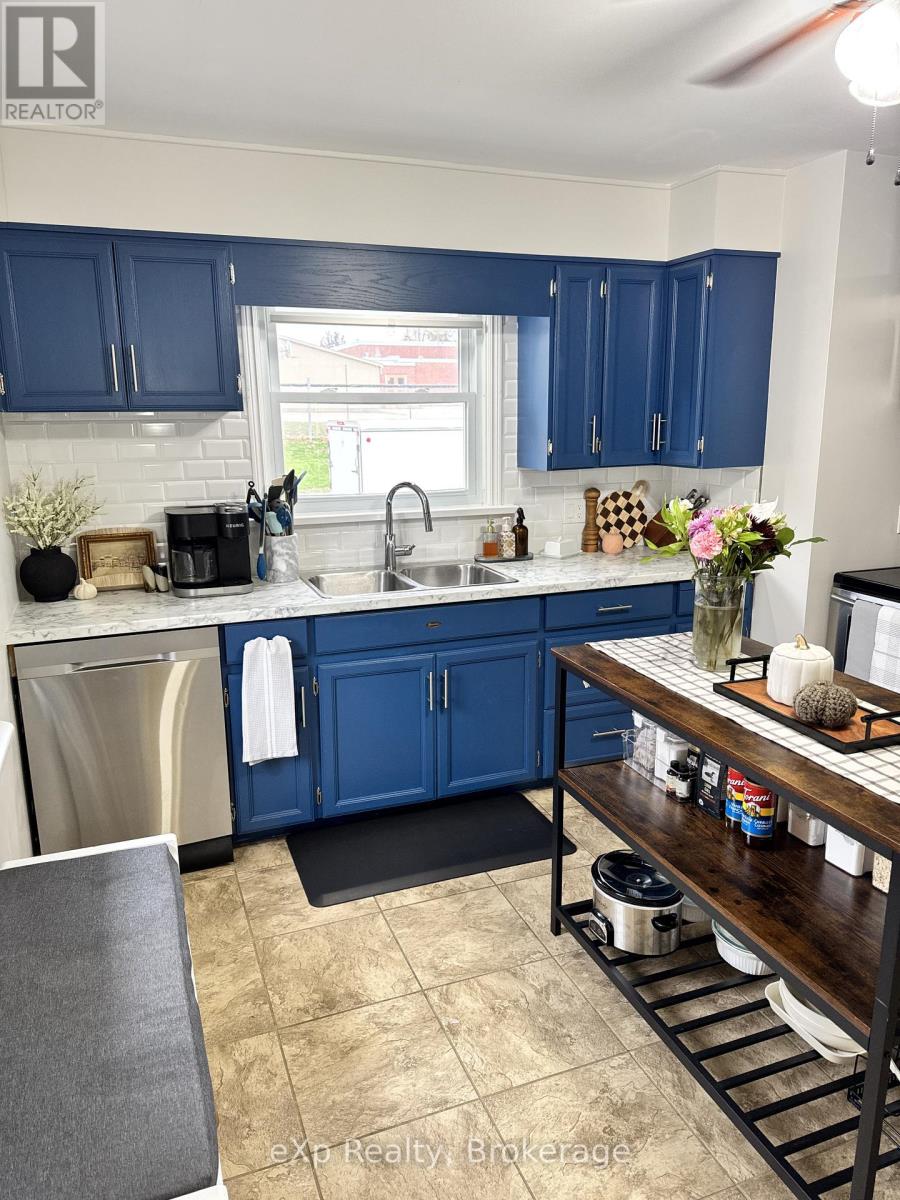 321 10th Avenue, Hanover, Ontario  N4N 2N4 - Photo 5 - X12496718