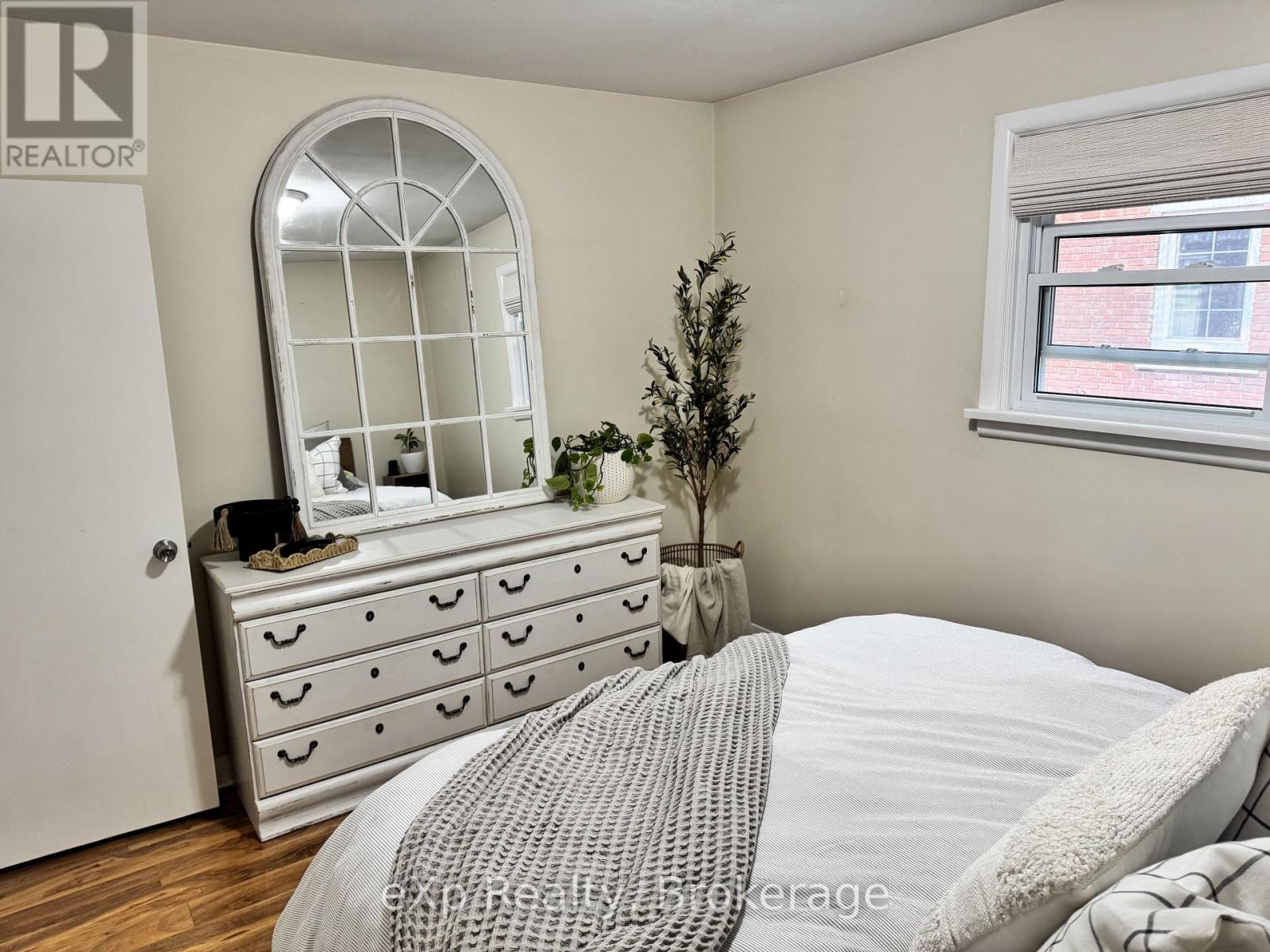 321 10th Avenue, Hanover, Ontario  N4N 2N4 - Photo 6 - X12496718