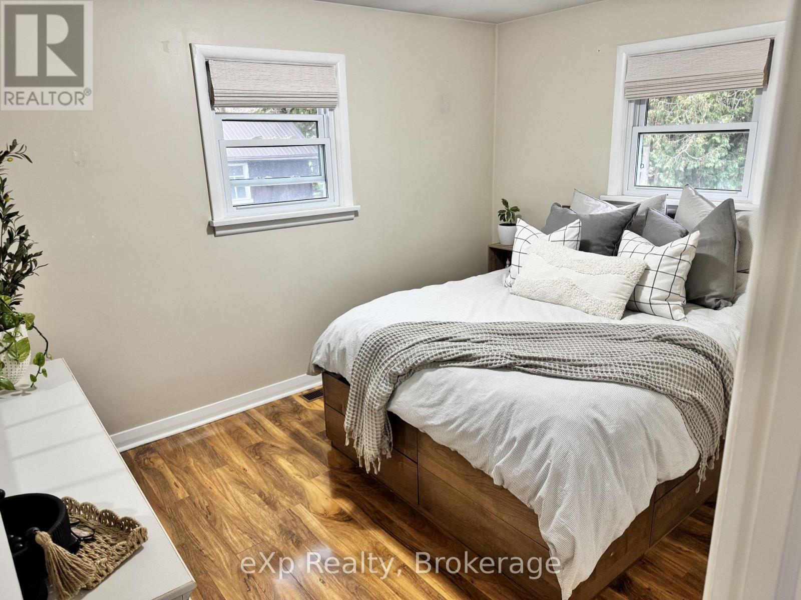 321 10th Avenue, Hanover, Ontario  N4N 2N4 - Photo 7 - X12496718