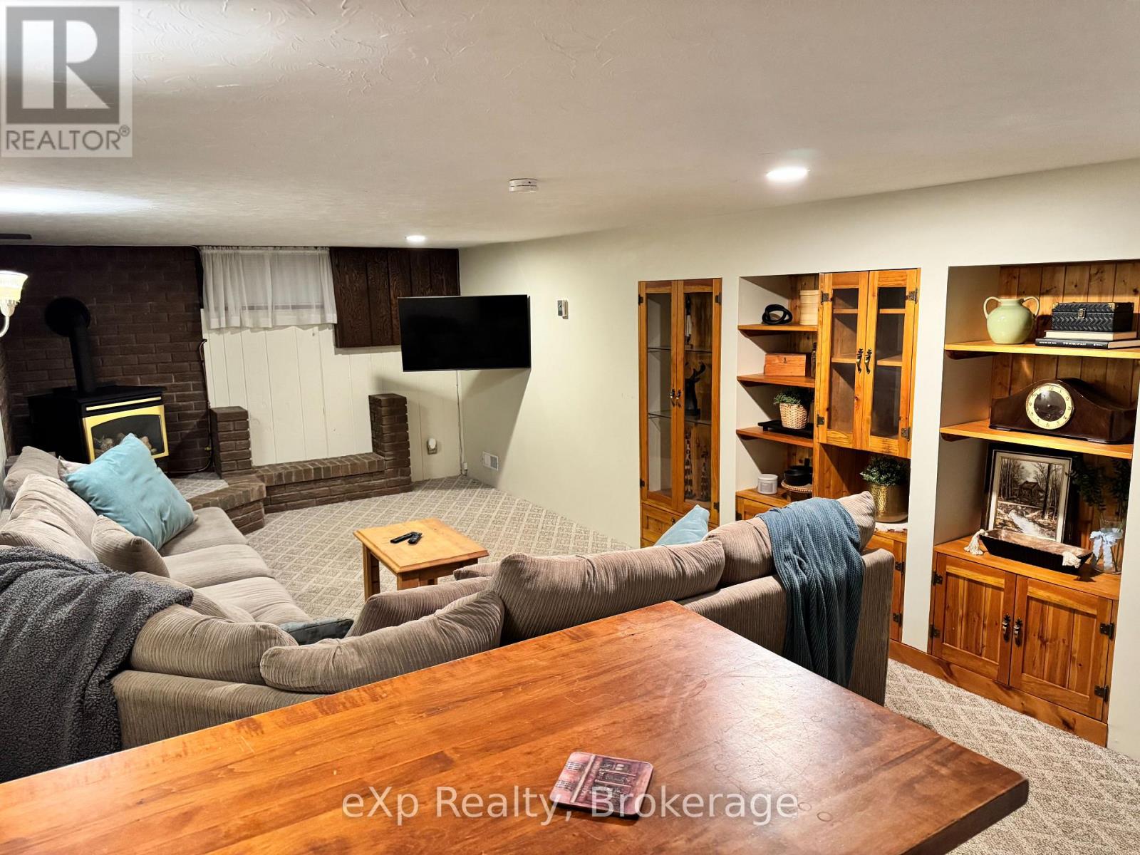 321 10th Avenue, Hanover, Ontario  N4N 2N4 - Photo 9 - X12496718